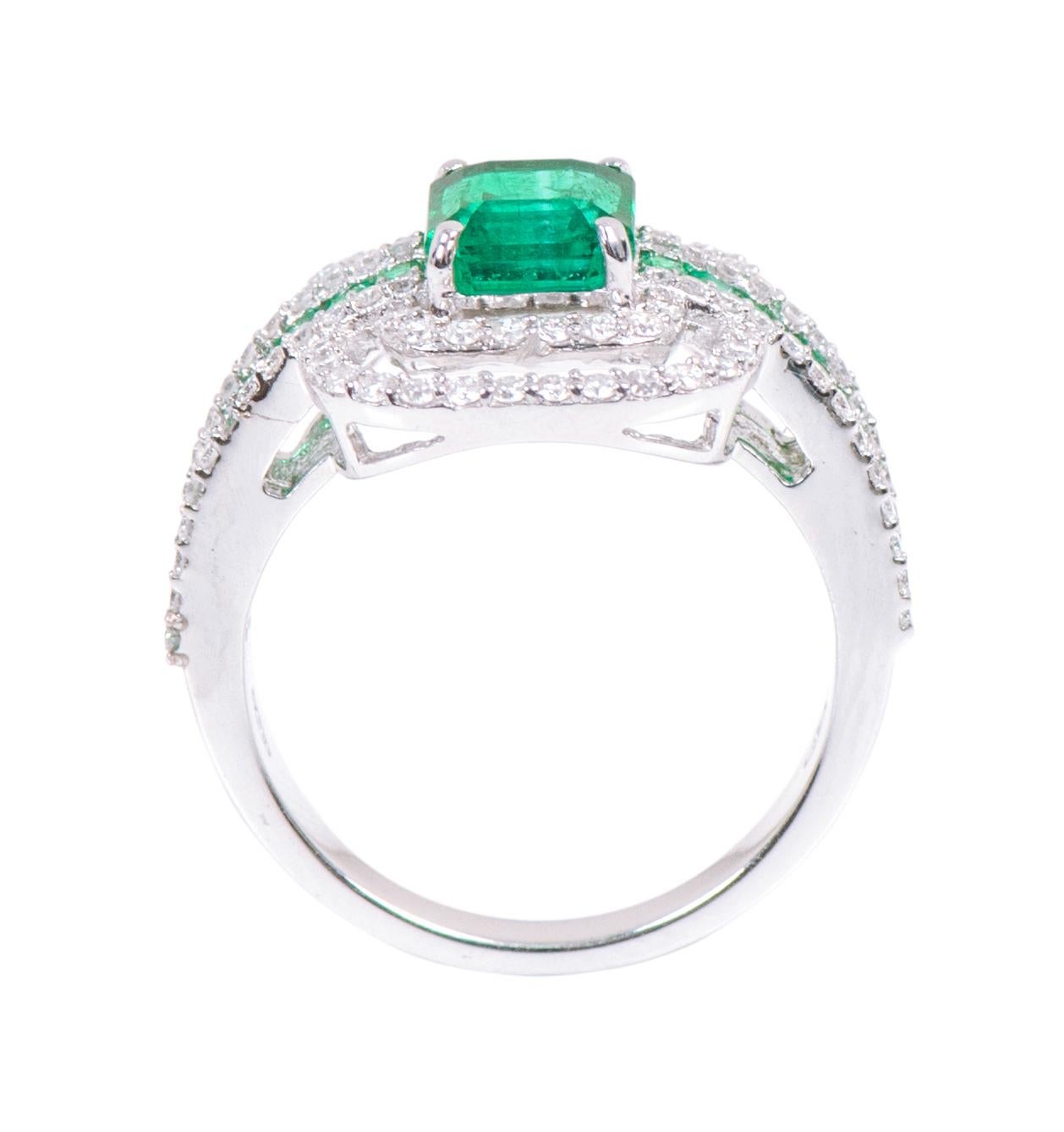 18 Karat White Gold 3.41 Carat Natural Emerald and Diamond Cluster Band Ring In New Condition In Jaipur, IN