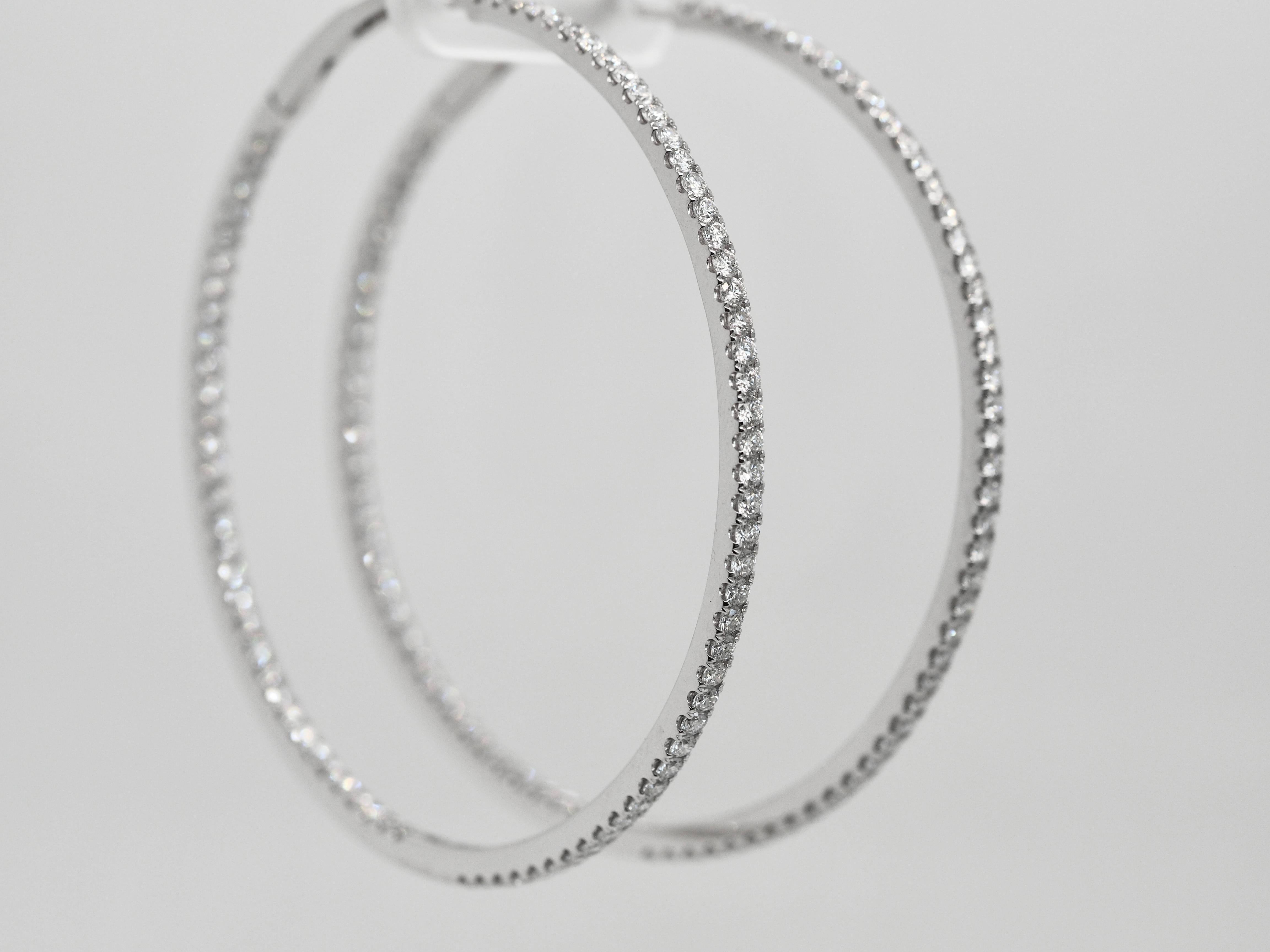 Moderne Boucles d'oreilles en or blanc 18 carats avec diamants 3.68CTW en vente