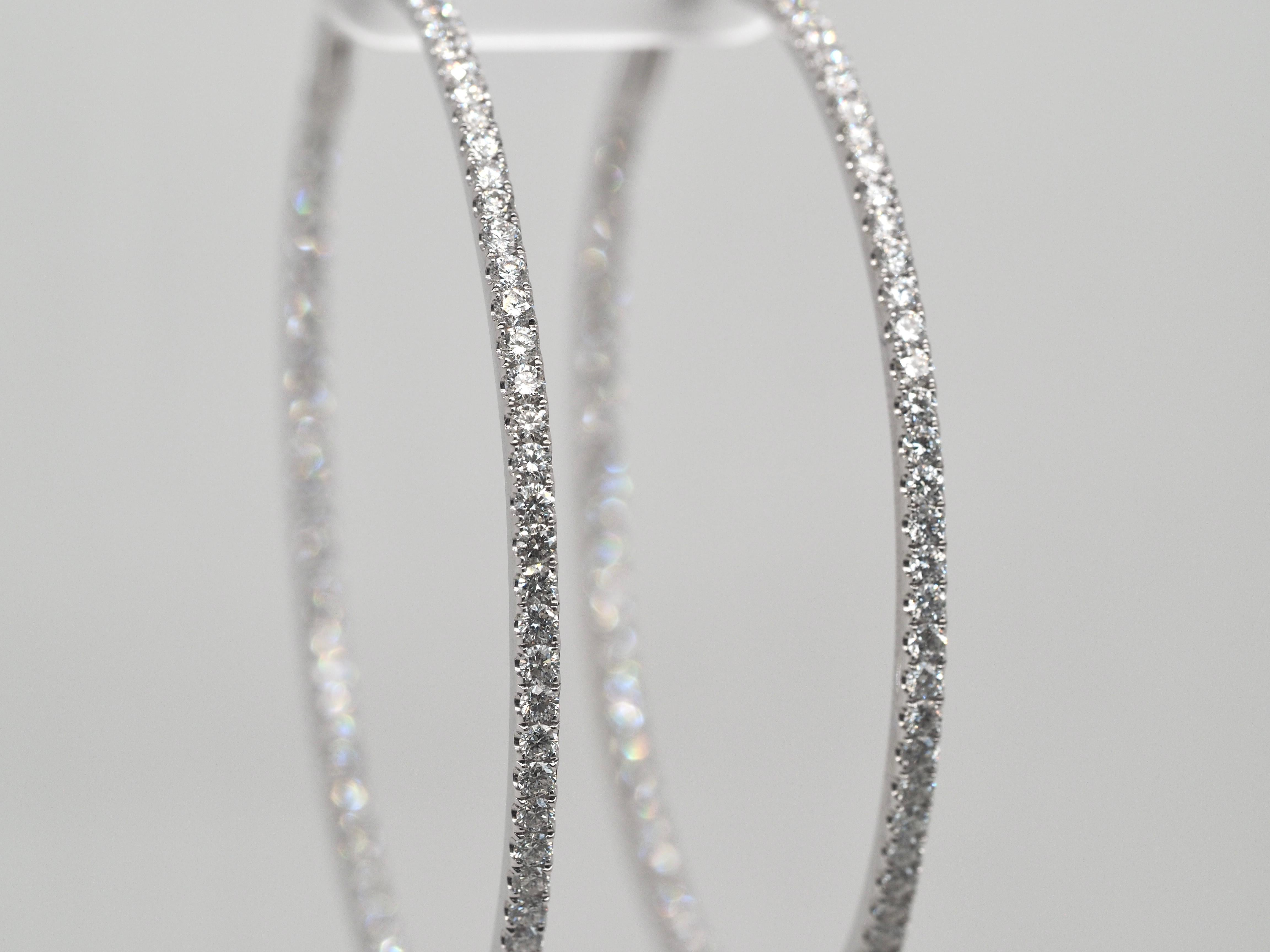 Taille ronde Boucles d'oreilles en or blanc 18 carats avec diamants 3.68CTW en vente
