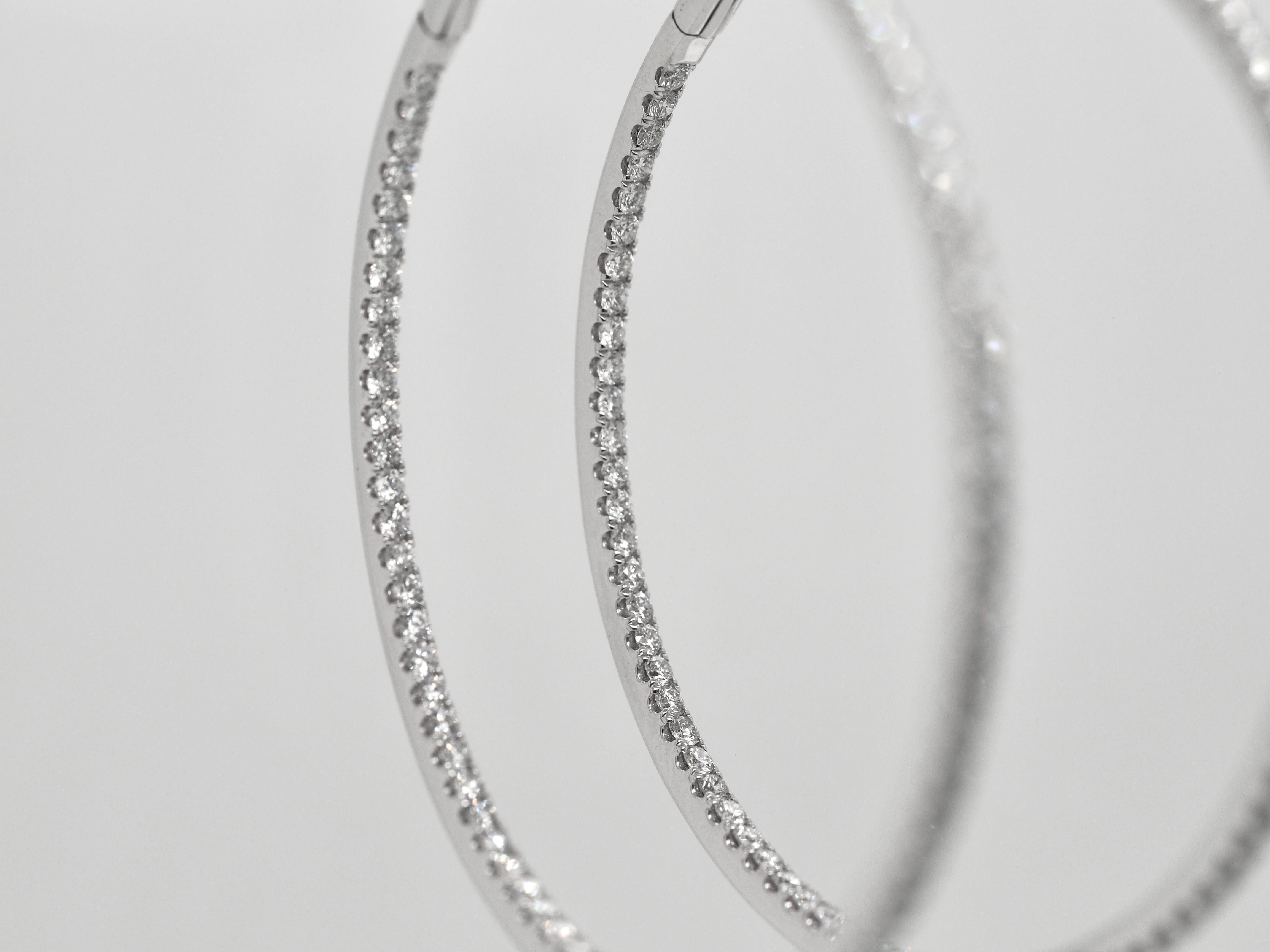 Boucles d'oreilles en or blanc 18 carats avec diamants 3.68CTW Neuf - En vente à Addison, TX