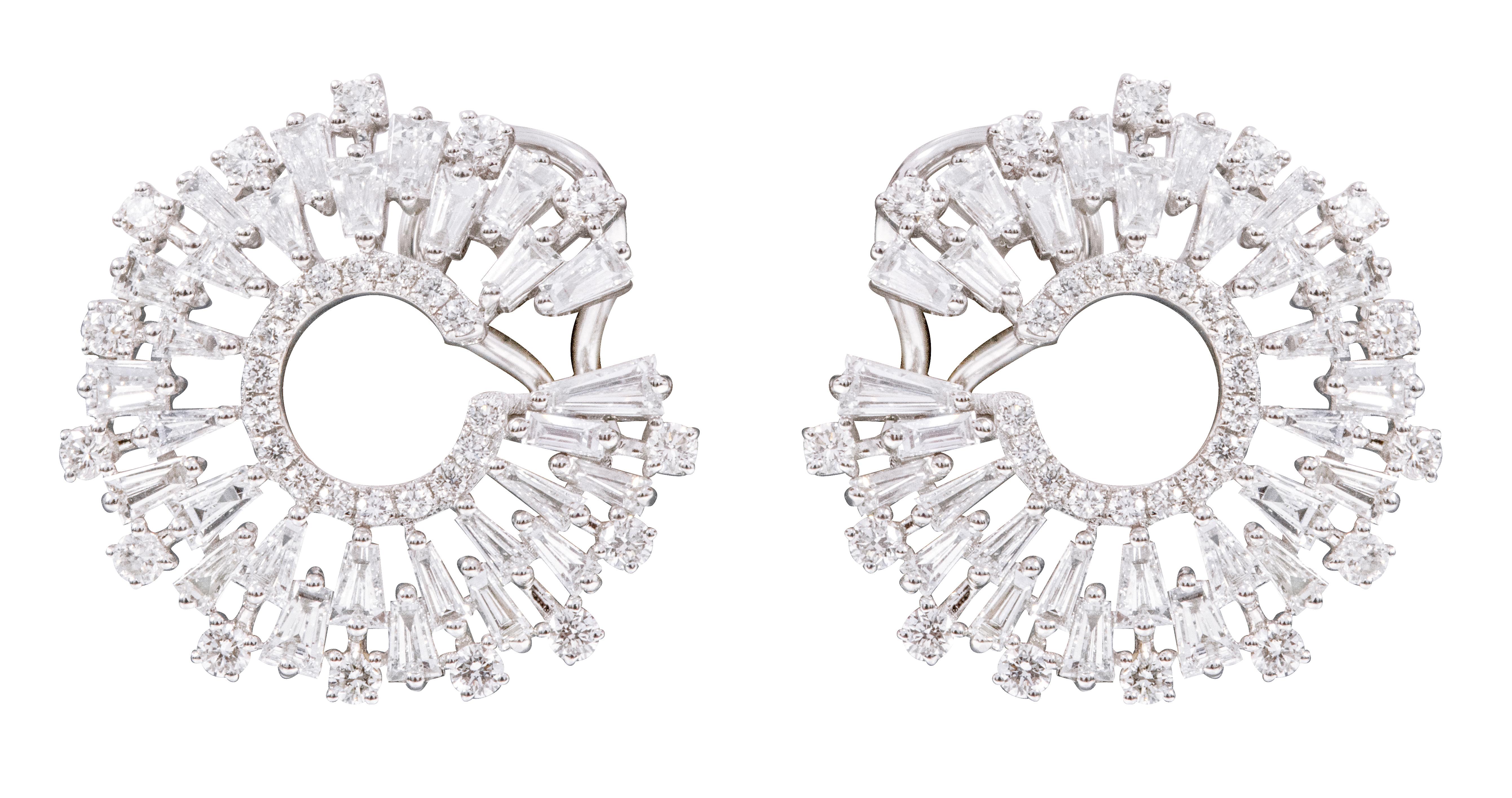 Boucles d'oreilles en or blanc 18 carats avec diamant de 3,78 carats et anneau modifié en vente 2