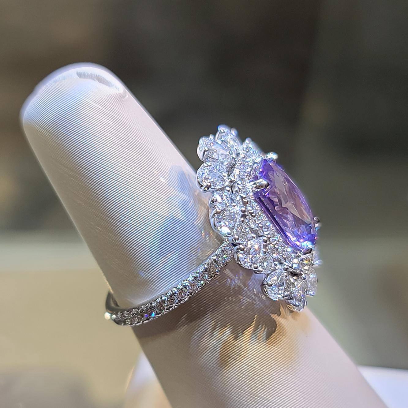 Modern 18 Karat White Gold 3.86 Carat No Heat Violet Sapphire Diamond Ring For Sale