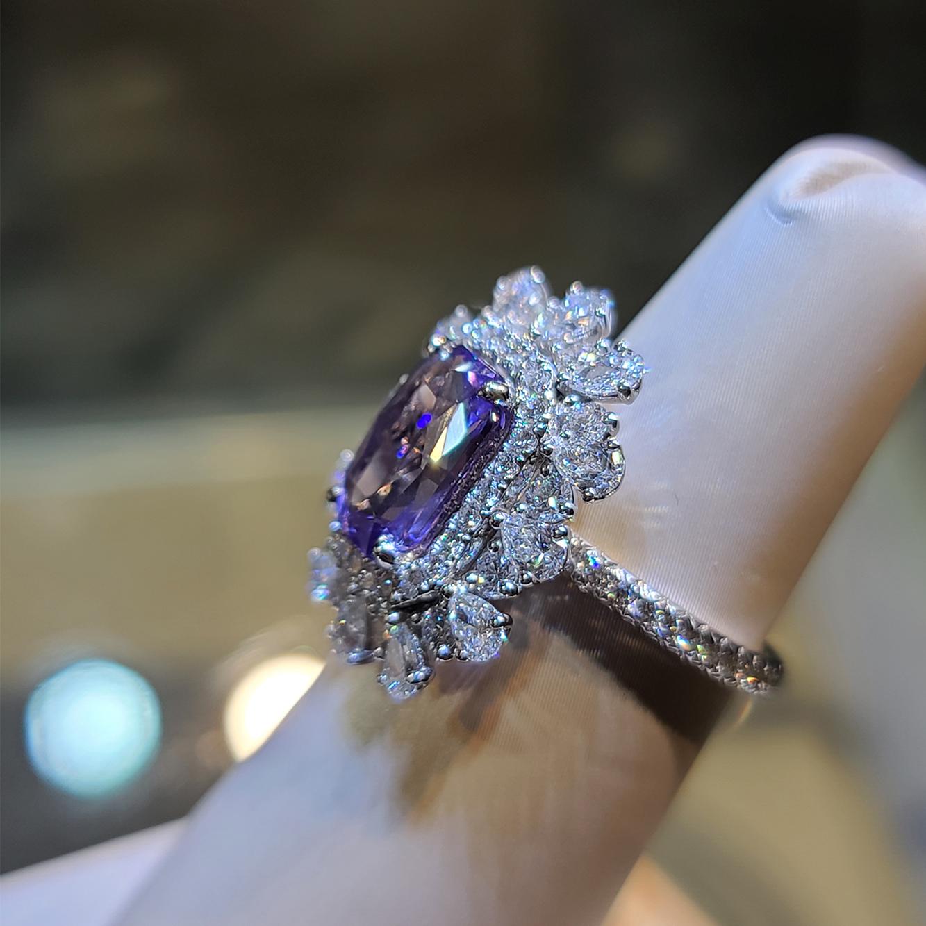 18 Karat Weißgold 3,86 Karat unerhitzter violetter Saphir Diamantring im Zustand „Neu“ im Angebot in Central, HK