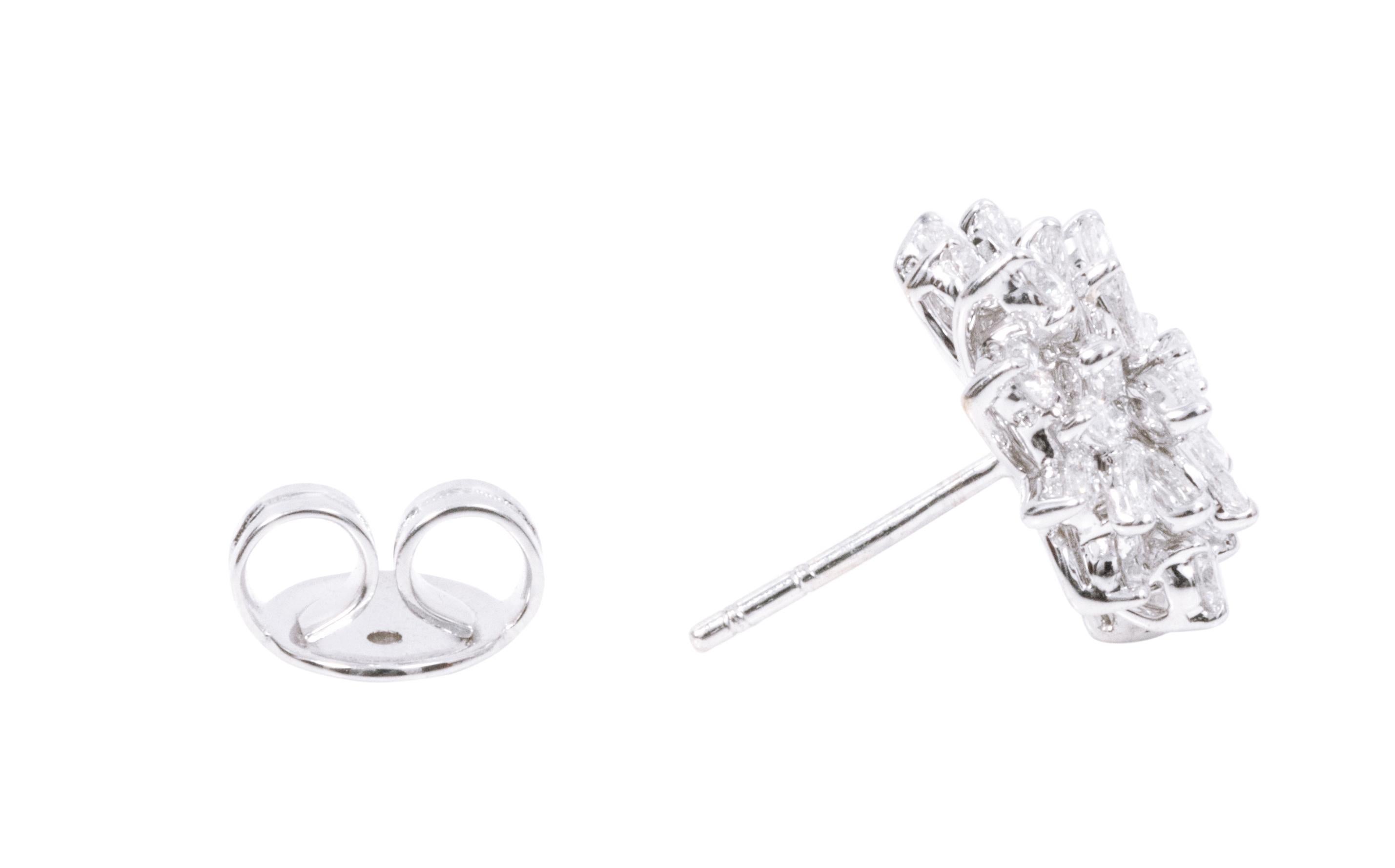 Women's 18 Karat White Gold 3.87 Carats Solitaire Diamond Stud Modulation Earrings For Sale