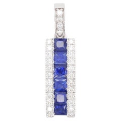 Colgante de oro blanco de 18 quilates con diamante zafiro azul talla princesa engastado en canal de 3 mm