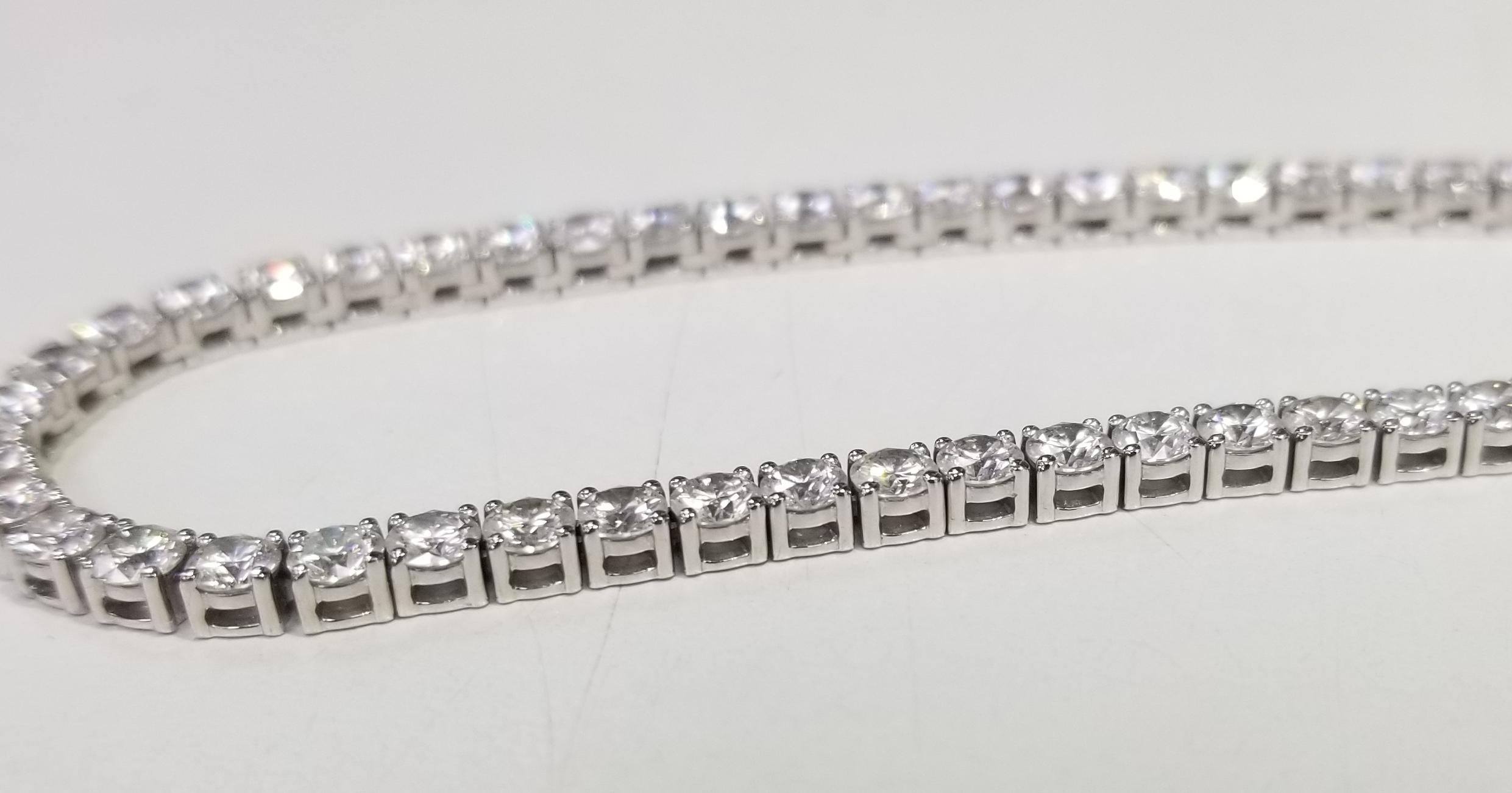 Contemporary 18 Karat White Gold 4 Prong Straight Diamond Necklace 16.34 Carat