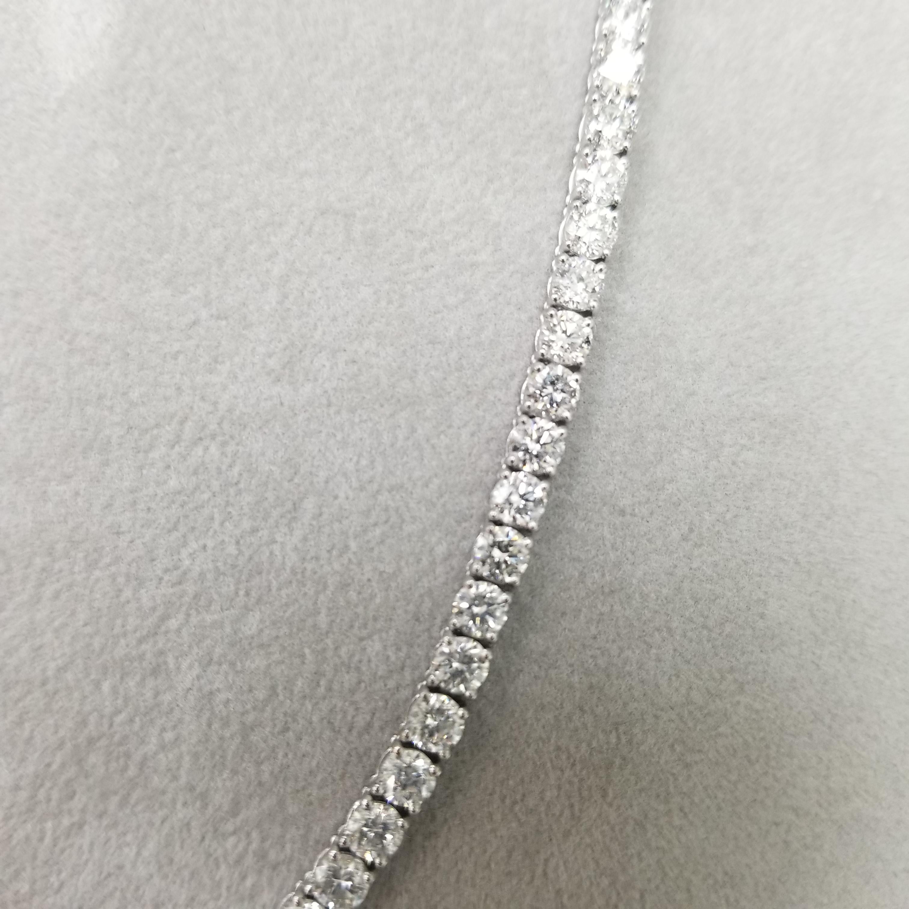 Contemporary 18 Karat White Gold 4 Prong Straight Diamond Necklace 20.51 Carat For Sale