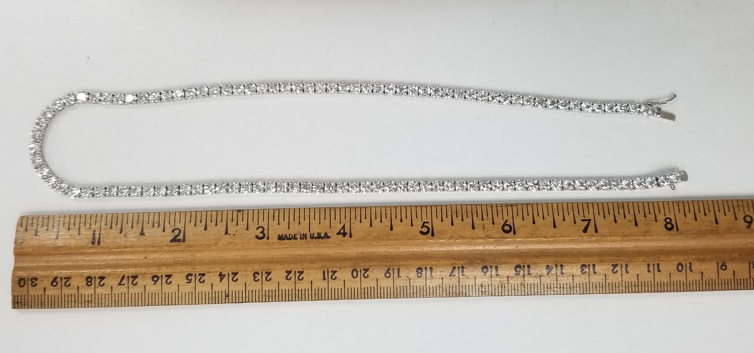 Collier droit à 4 griffes en or blanc 18 carats avec diamants de 20,51 carats en vente 2