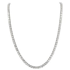 Collier droit à 4 griffes en or blanc 18 carats avec diamants de 20,51 carats