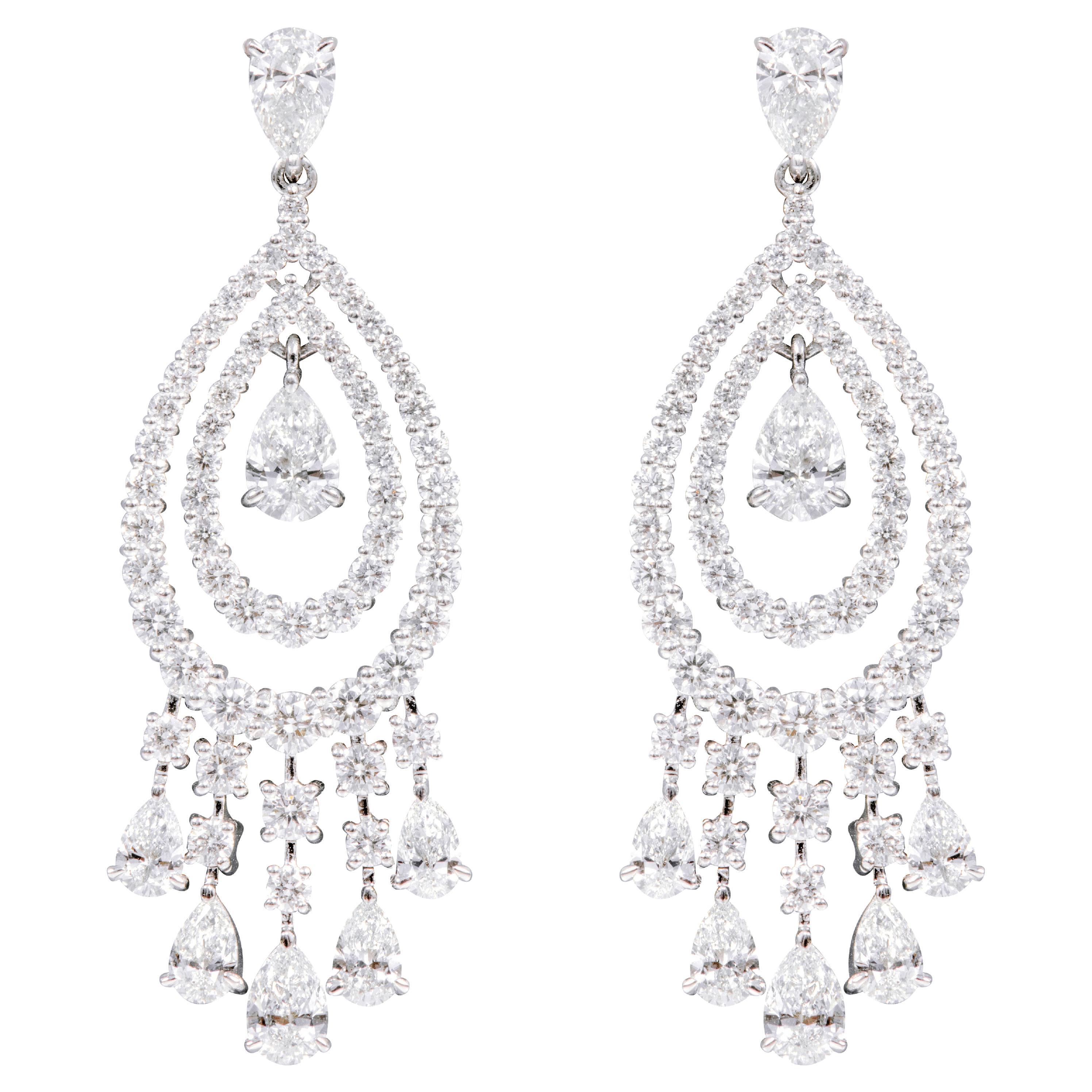 Boucles d'oreilles cocktail pendantes en or blanc 18 carats avec diamants 4,01 carats