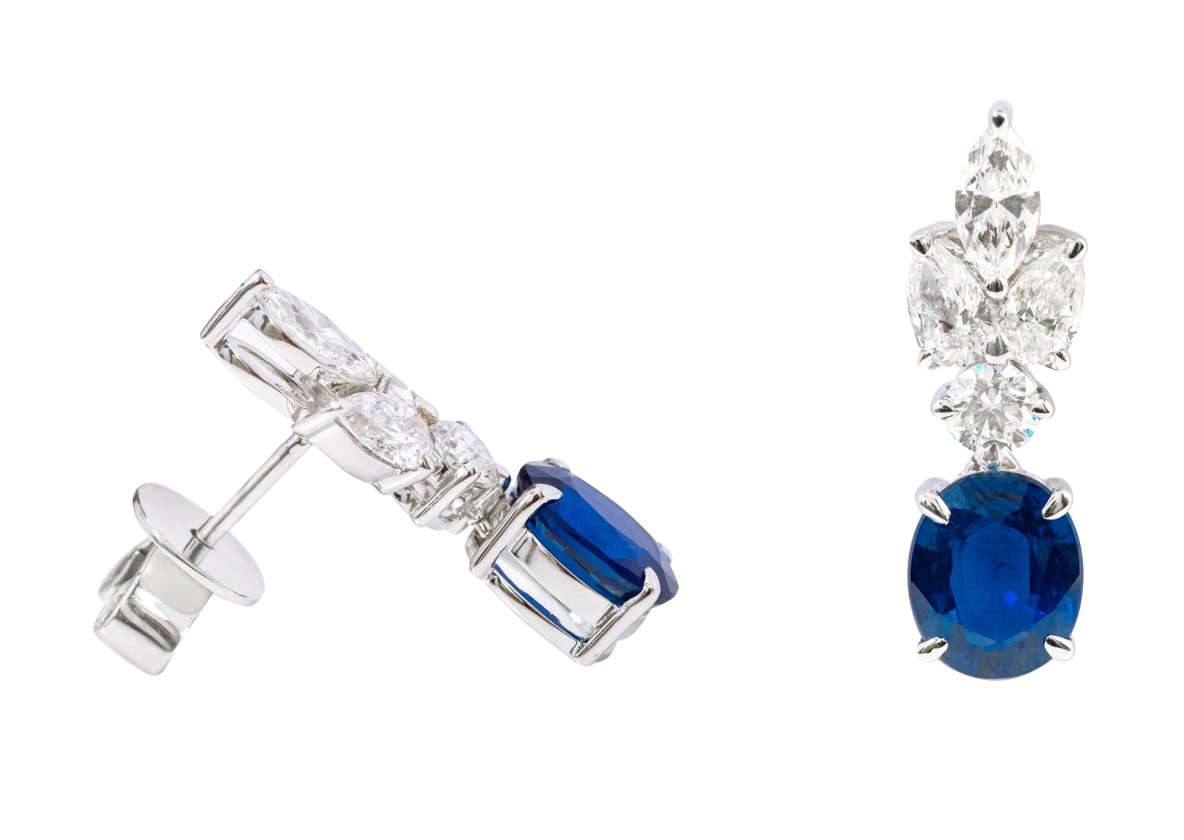 18 Karat White Gold 4.05 Carat Sapphire and Diamond Drop Earrings

This mesmerizing royal blue sapphire and diamond earring is elegant. The solitaire oval sapphire is the ideal drop that hangs beautifully from the boat-shaped design formed on top.