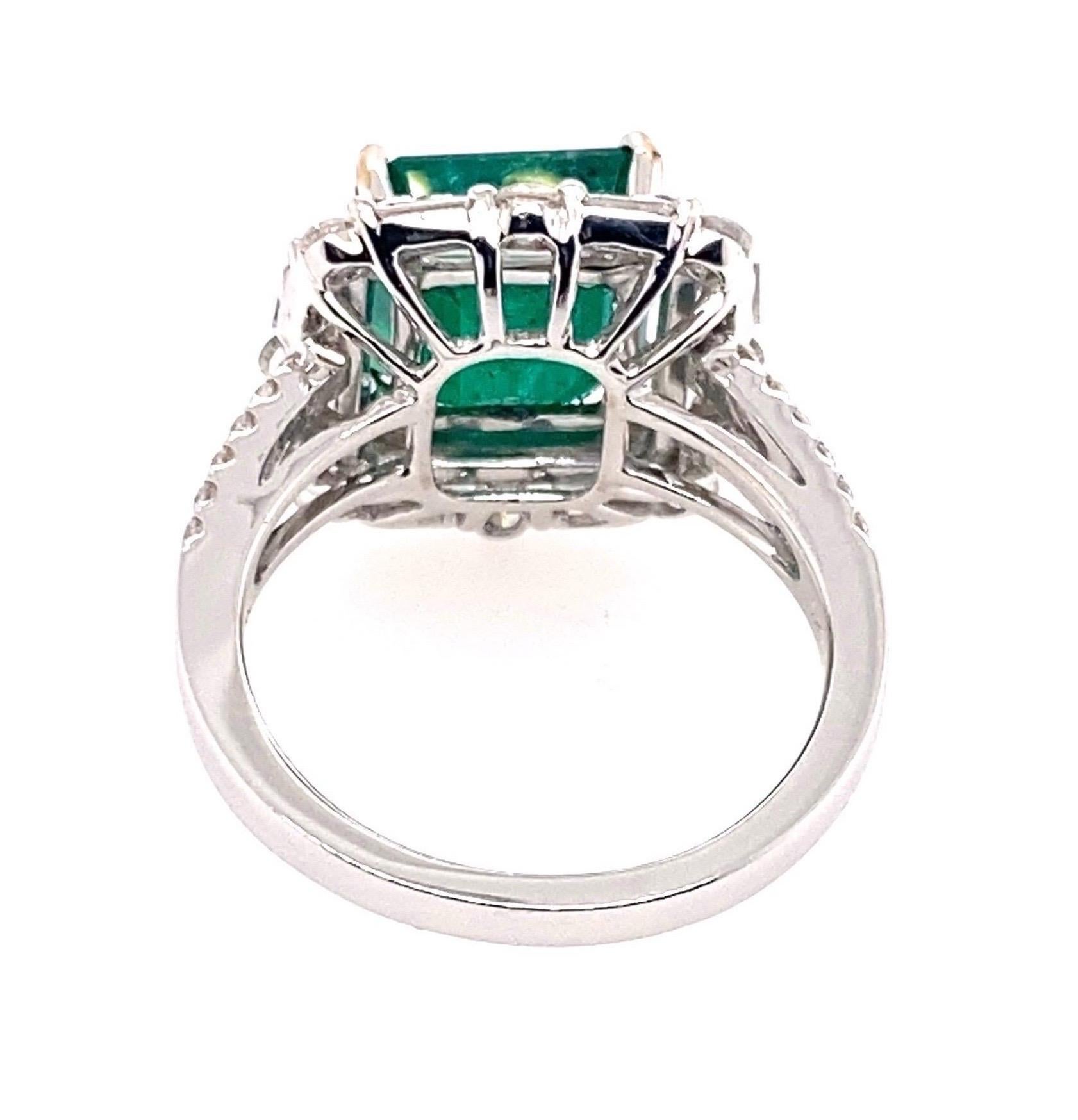 Emerald Cut 18 Karat White Gold 4.10 Carat Emerald Diamond Cluster Cocktail Ring For Sale