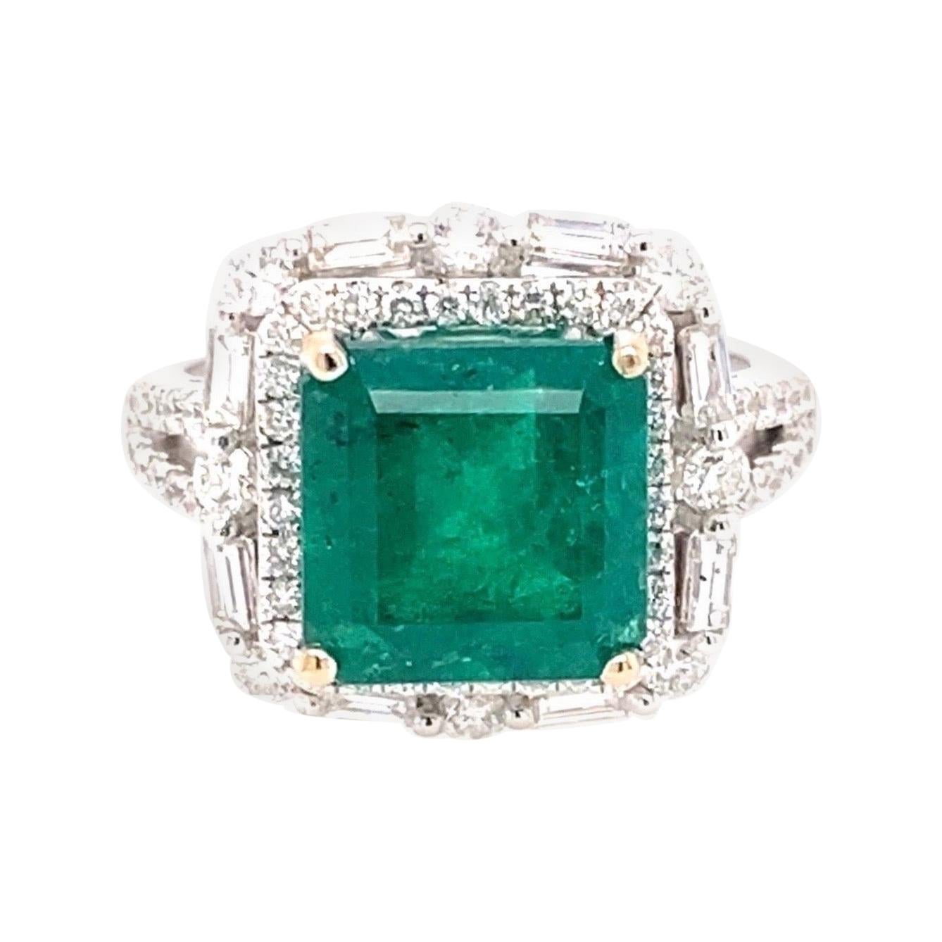 18 Karat White Gold 4.10 Carat Emerald Diamond Cluster Cocktail Ring For Sale