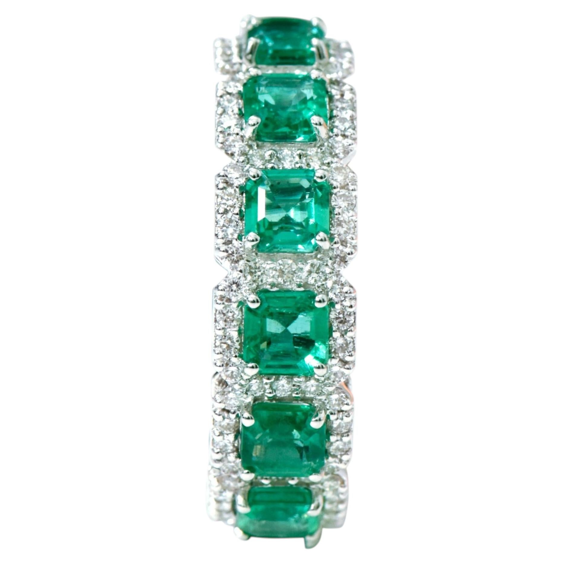 Bague d'éternité en or blanc 18 carats avec émeraude et diamant de 4,12 carats