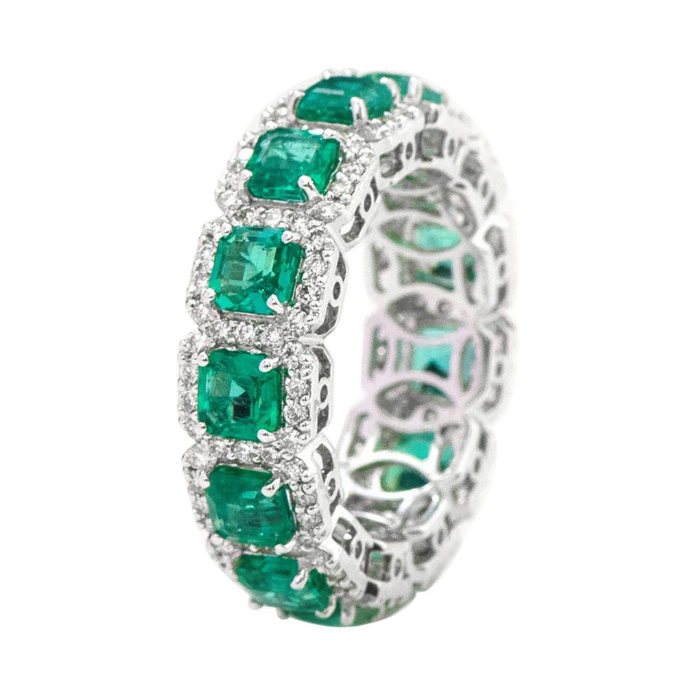 18 Karat White Gold 4.12 Carat Natural Emerald and Diamond Eternity Band Ring For Sale