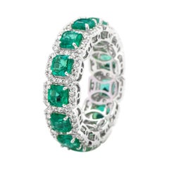 18 Karat White Gold 4.12 Carat Natural Emerald and Diamond Eternity Band Ring