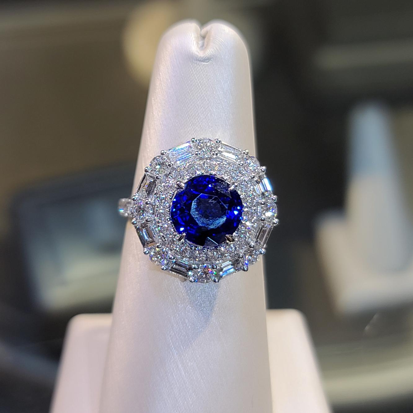 1 SAPP - 4.17 ct    AIGS GF19031056   Blue / Heated / Sri Lanka
Carat Weight: 4.17ct  / Shape and cut: Oval / Faceted
Colour: Blue / Treatment: Heated 
Origin: Sri Lanka
Cert: AIGS GF19031056
White Diamond Weight: 1.29 ct / Dia 41  pcs
Baguette