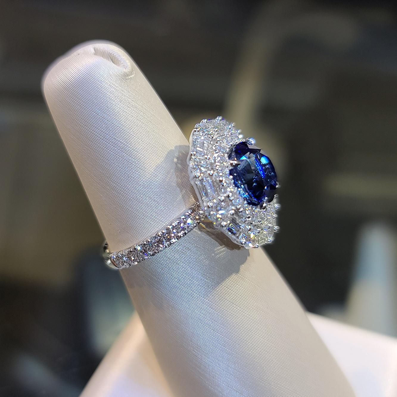 Modern 18 Karat White Gold 4.17 Carat Sapphire Diamond Ring For Sale