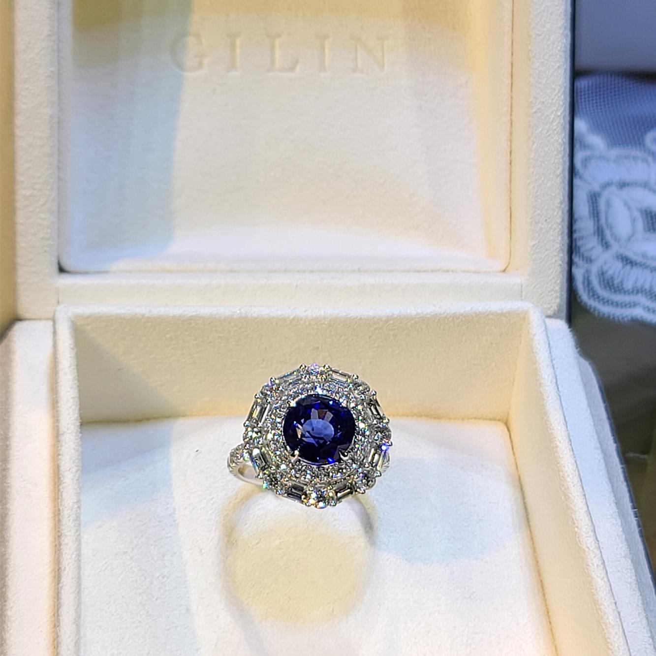 Women's 18 Karat White Gold 4.17 Carat Sapphire Diamond Ring For Sale