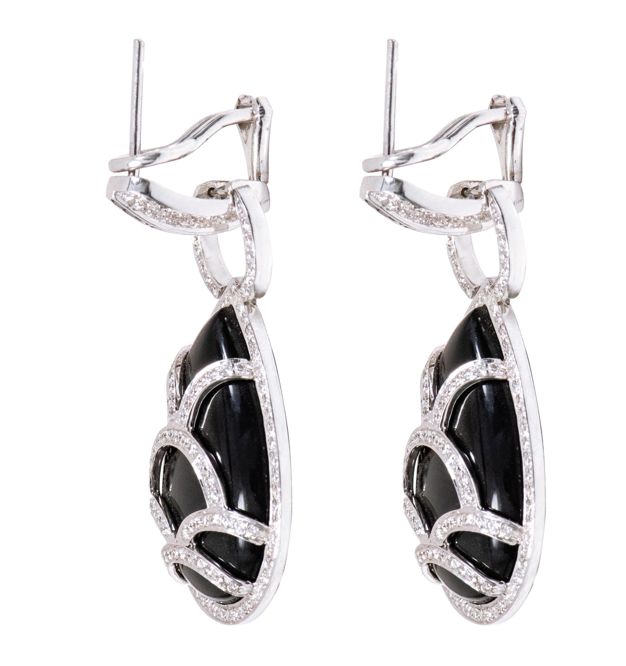 Taille brillant Boucles d'oreilles en goutte en or blanc 18 carats, diamants 42,96 carats et onyx noir en vente