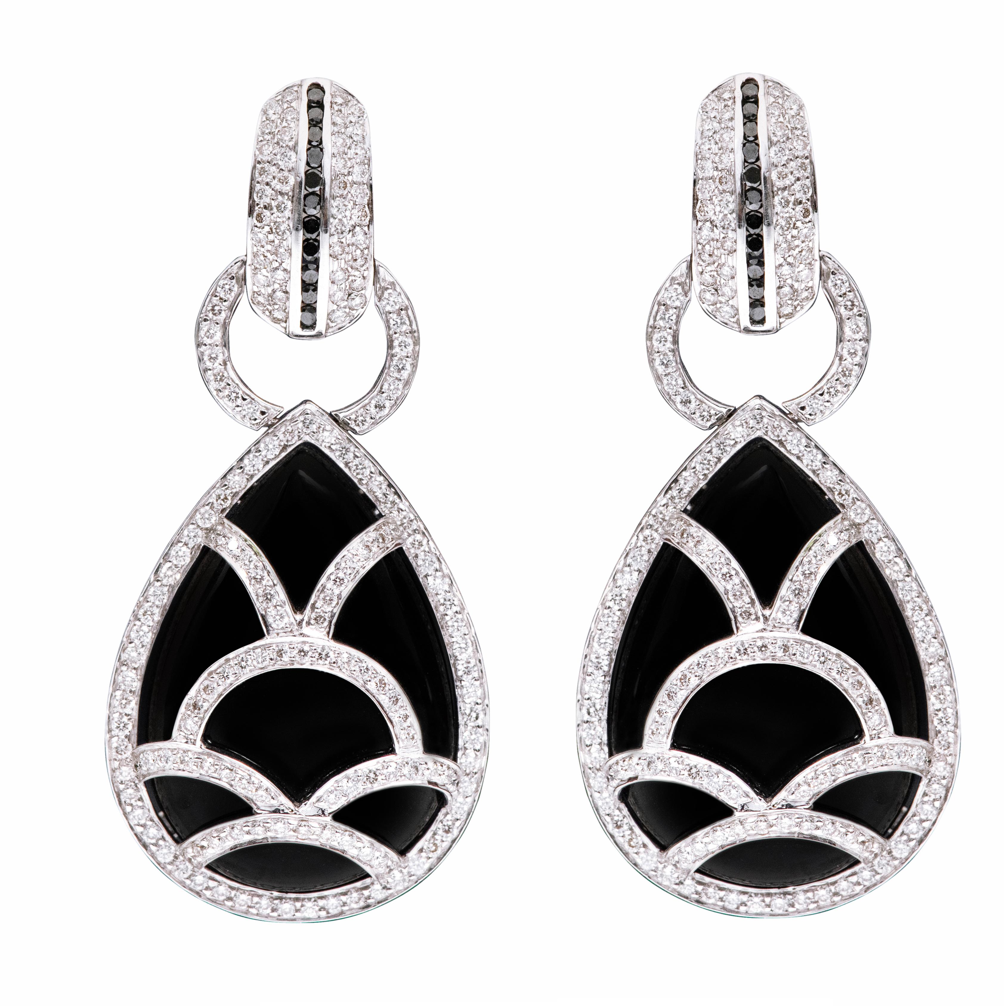 Brilliant Cut 18 Karat White Gold 42.96 Carat Diamond and Black Onyx Drop Earrings For Sale