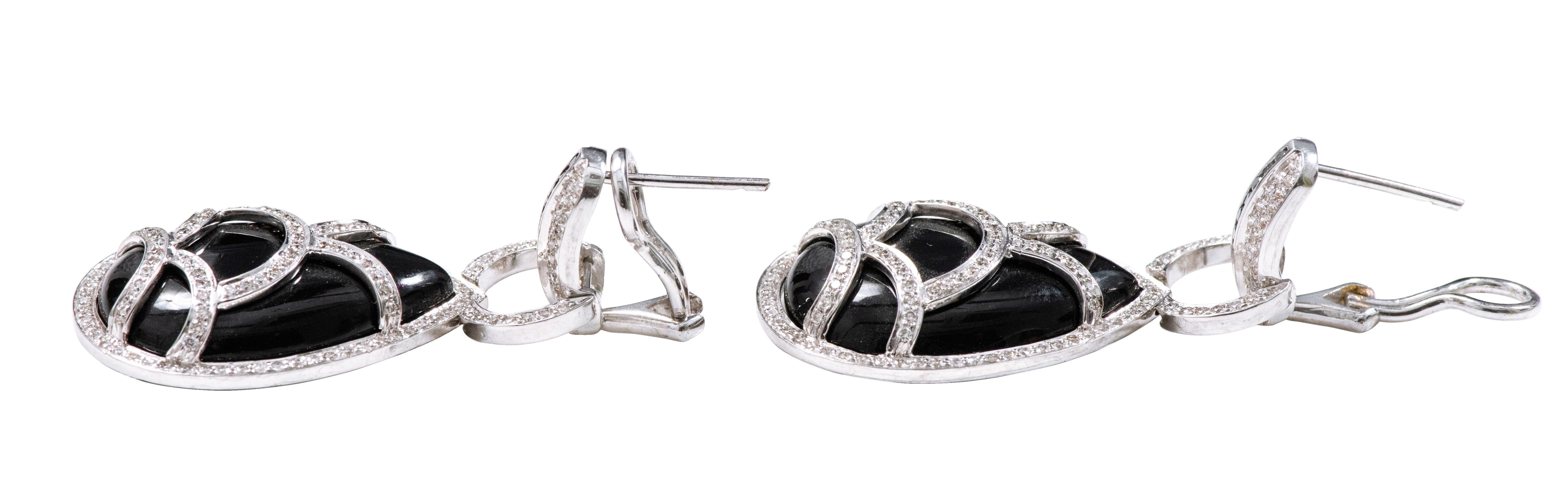 18 Karat White Gold 42.96 Carat Diamond and Black Onyx Drop Earrings In New Condition For Sale In Jaipur, IN