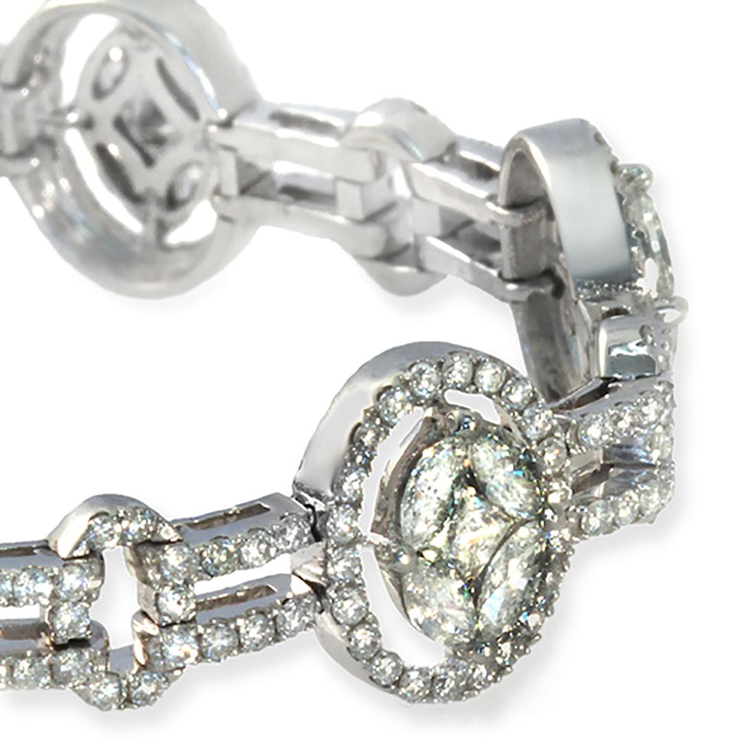 18 Karat White Gold 4.36 Carat Multi Shape G Vs1 Diamond Link Bracelet In New Condition For Sale In Los Angeles, CA