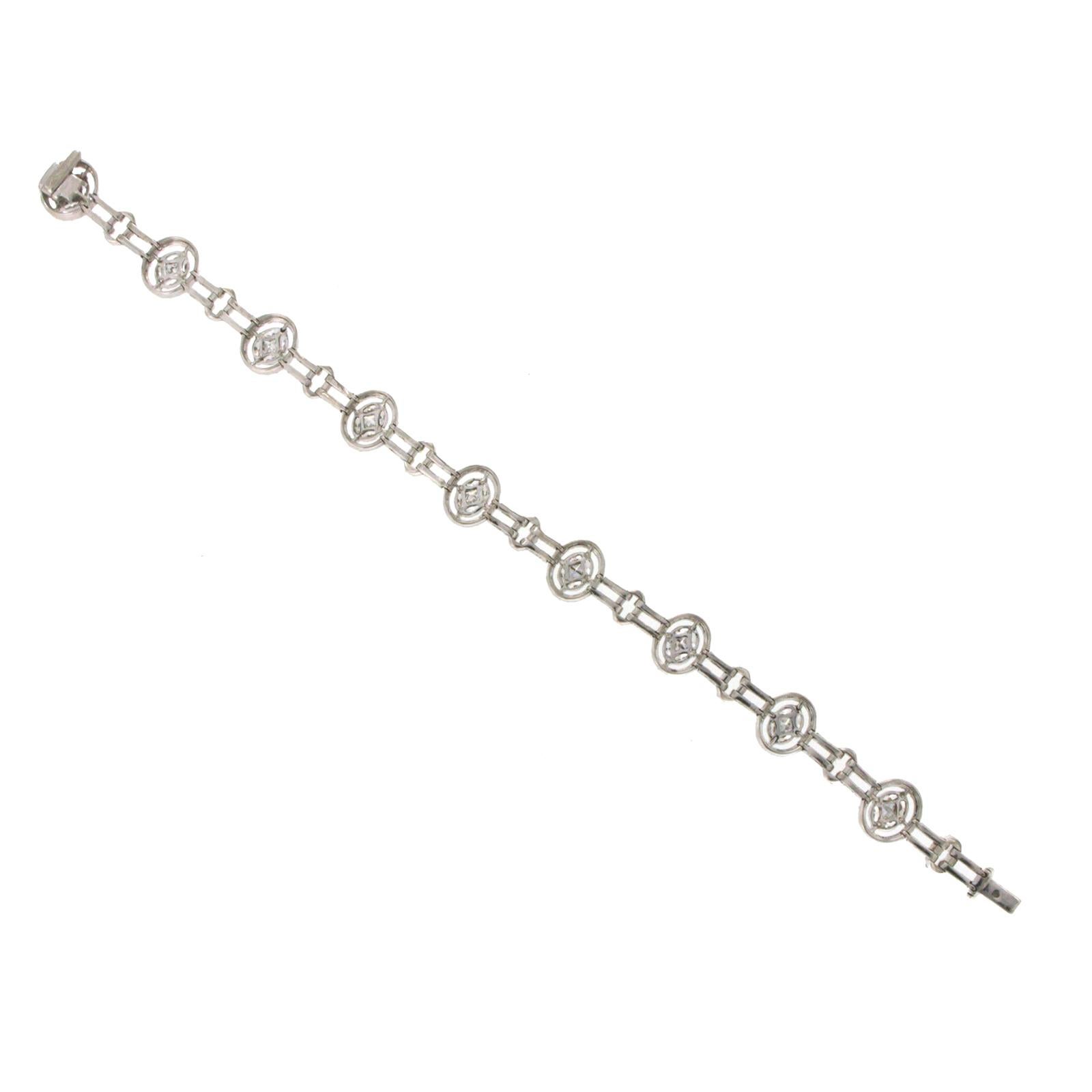 18 Karat White Gold 4.36 Carat Multi Shape G Vs1 Diamond Link Bracelet For Sale 1