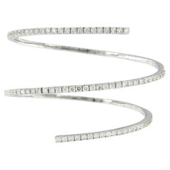 Or blanc 18 carats 4,38 carats poids total Bracelet enveloppant à diamants