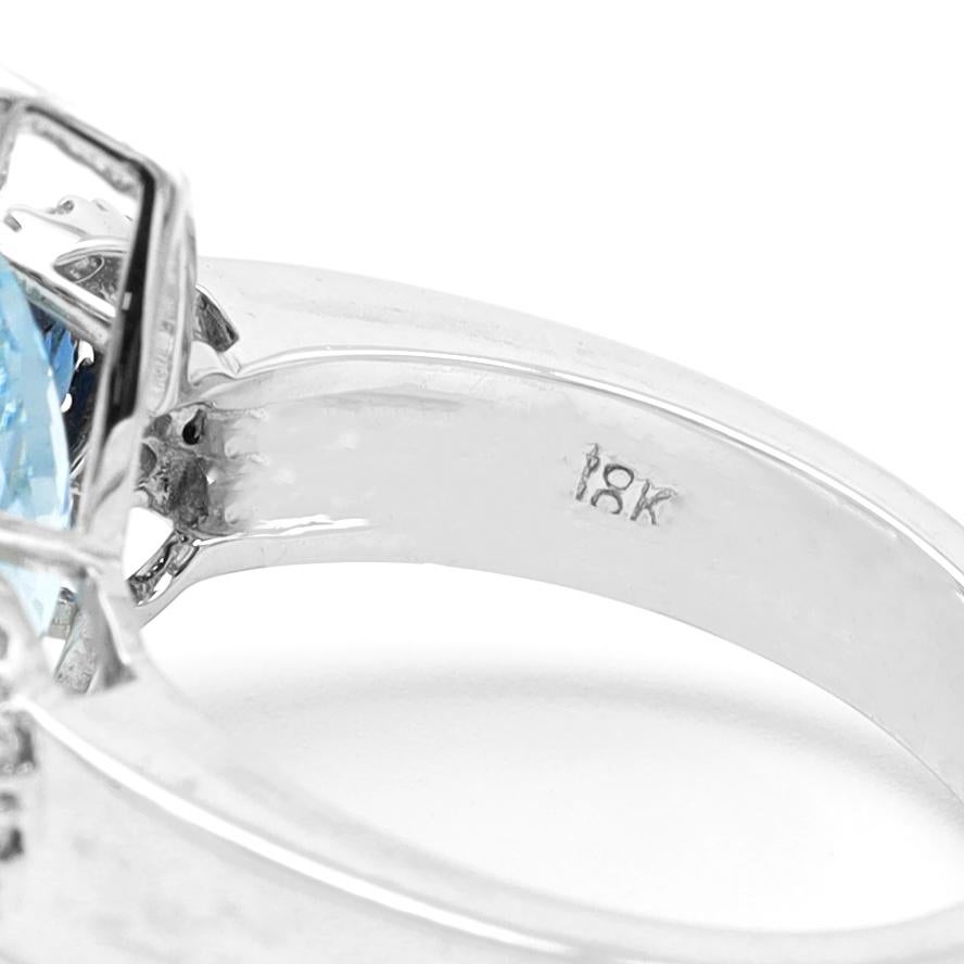 18 Karat White Gold 4.44 Carat Aquamarine, Sapphire and Diamond Three Stone Ring For Sale 1
