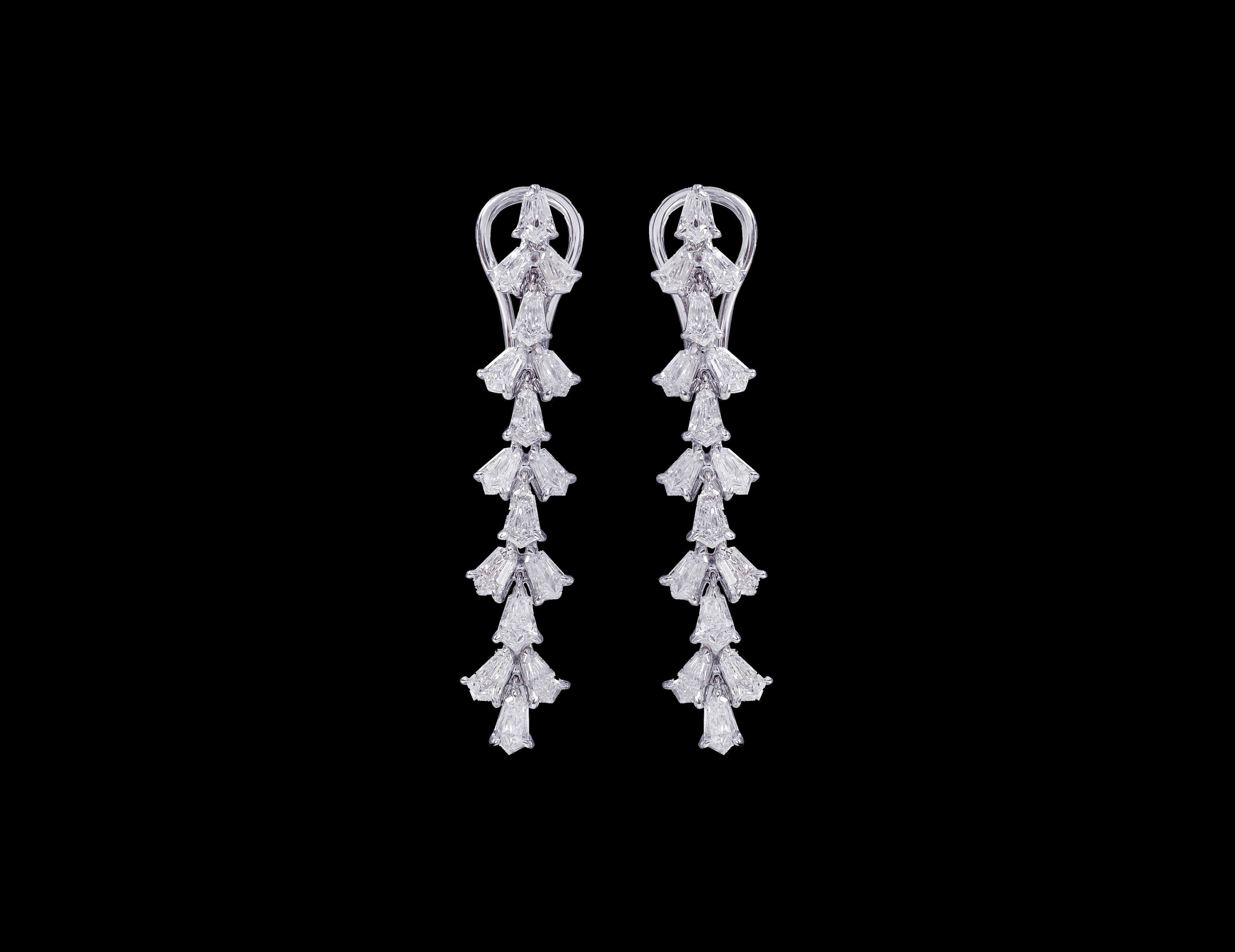 18 Karat White Gold 4.55 Carat Diamond Kite-Cut Masterpiece Earrings For Sale 1