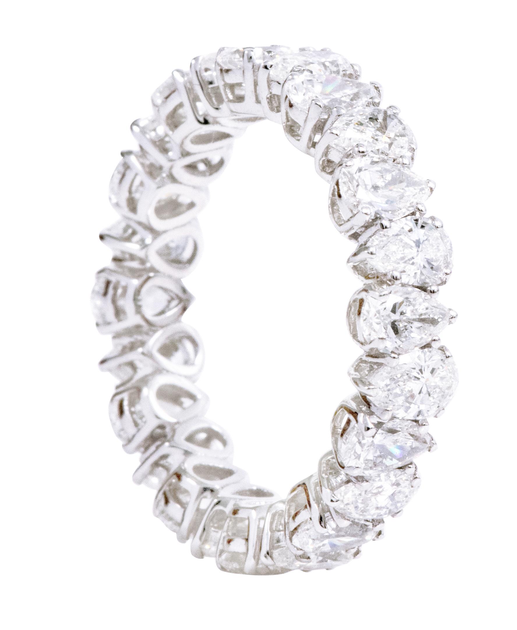 Modern 18 Karat White Gold 4.57 Carat Solitaire Pear-Shape Diamond Eternity Band Ring For Sale