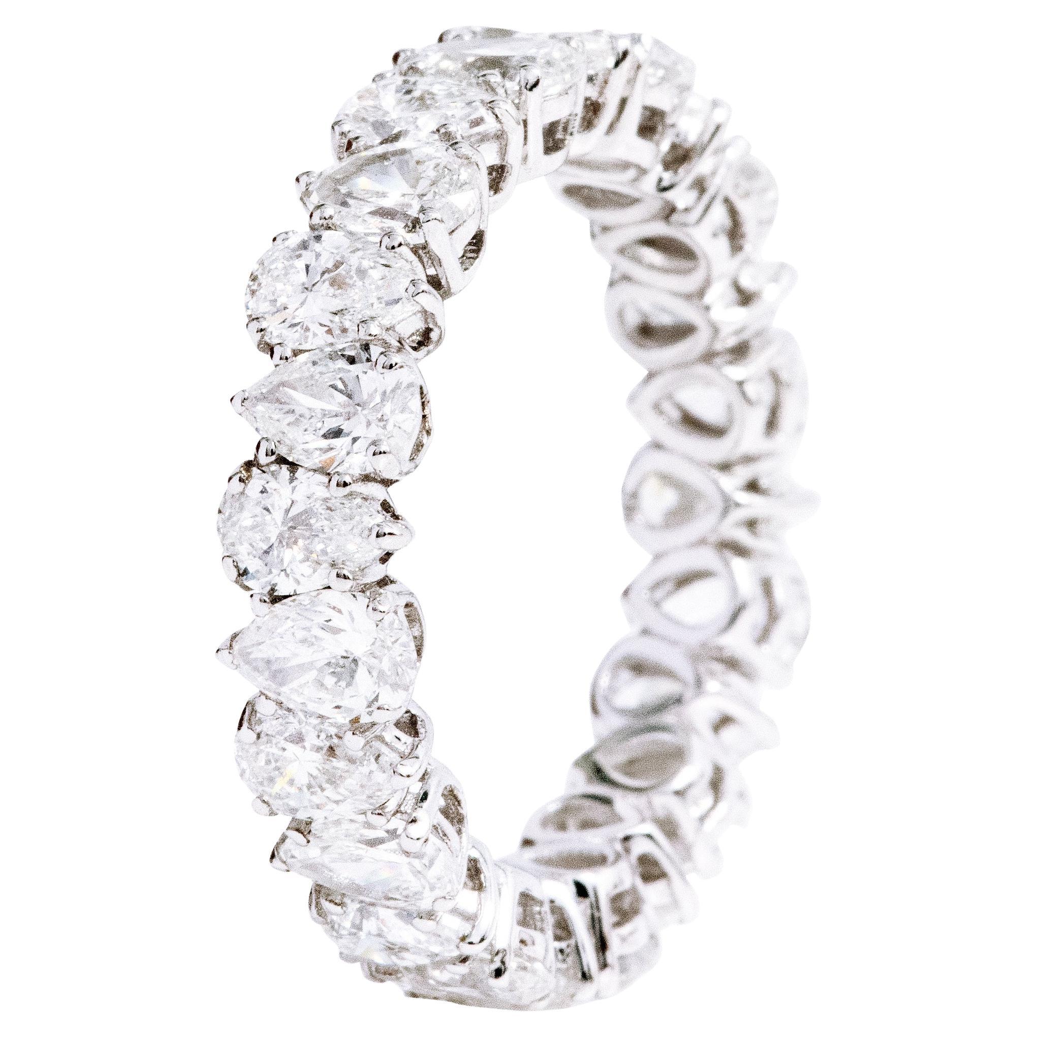 18 Karat White Gold 4.57 Carat Solitaire Pear-Shape Diamond Eternity Band Ring For Sale