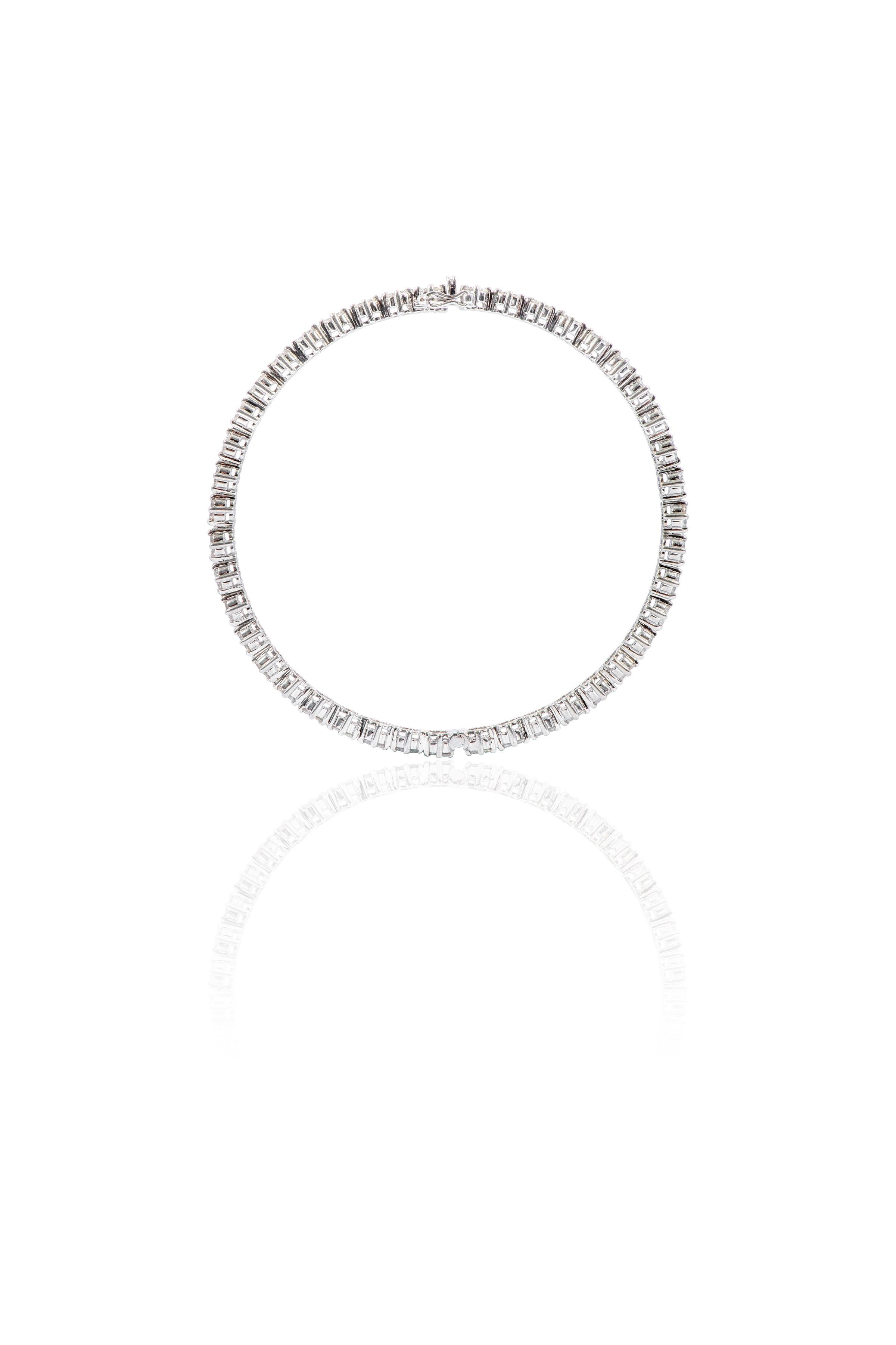 Modern 18 Karat White Gold 4.67 Carat Diamond 