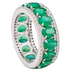 Anneau d'éternité en or blanc 18 carats avec émeraude naturelle de 4,74 carats et diamants