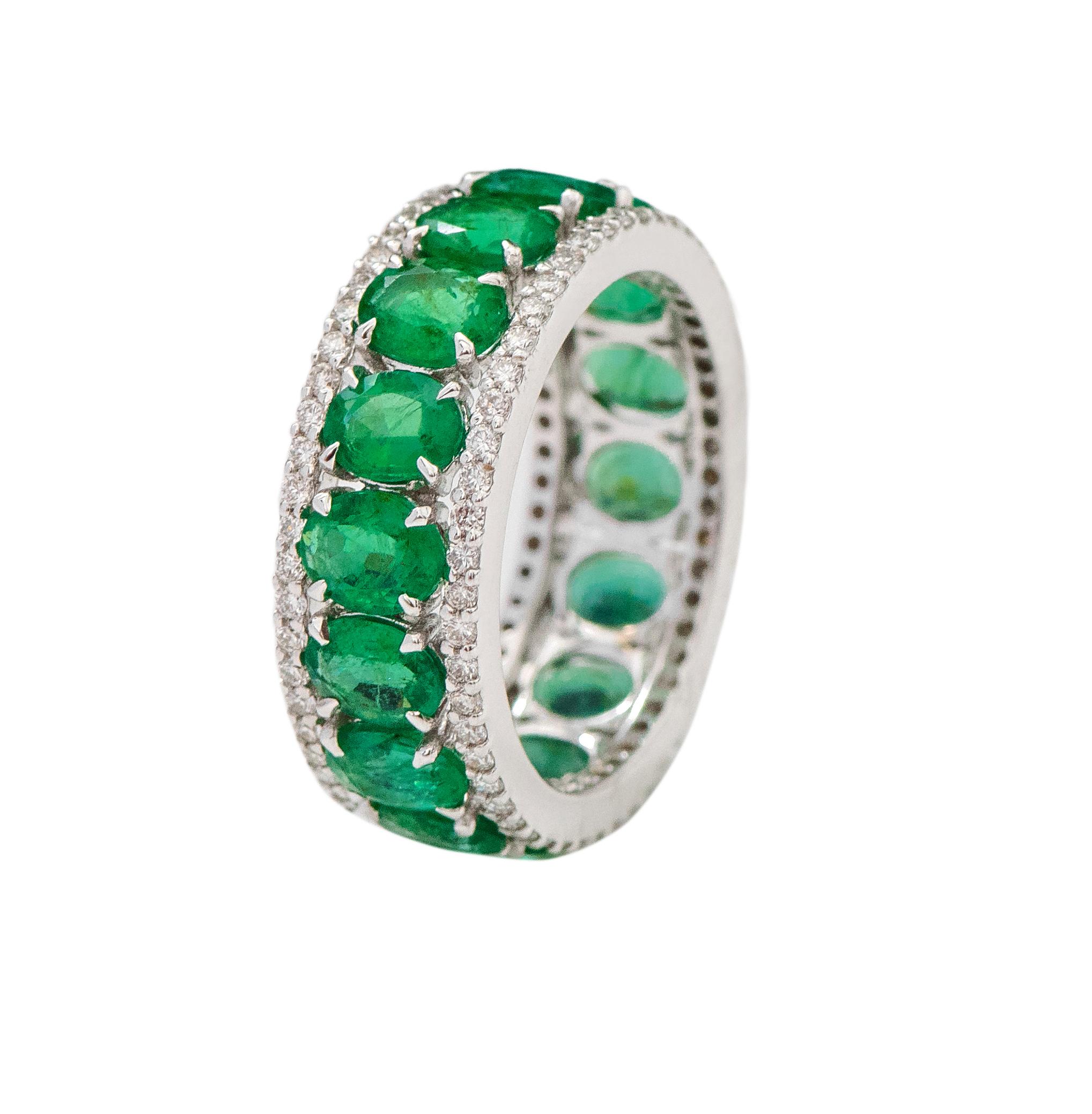 18 Karat White Gold 4.74 Carat Natural Emerald and Diamond Eternity Band Ring For Sale 1