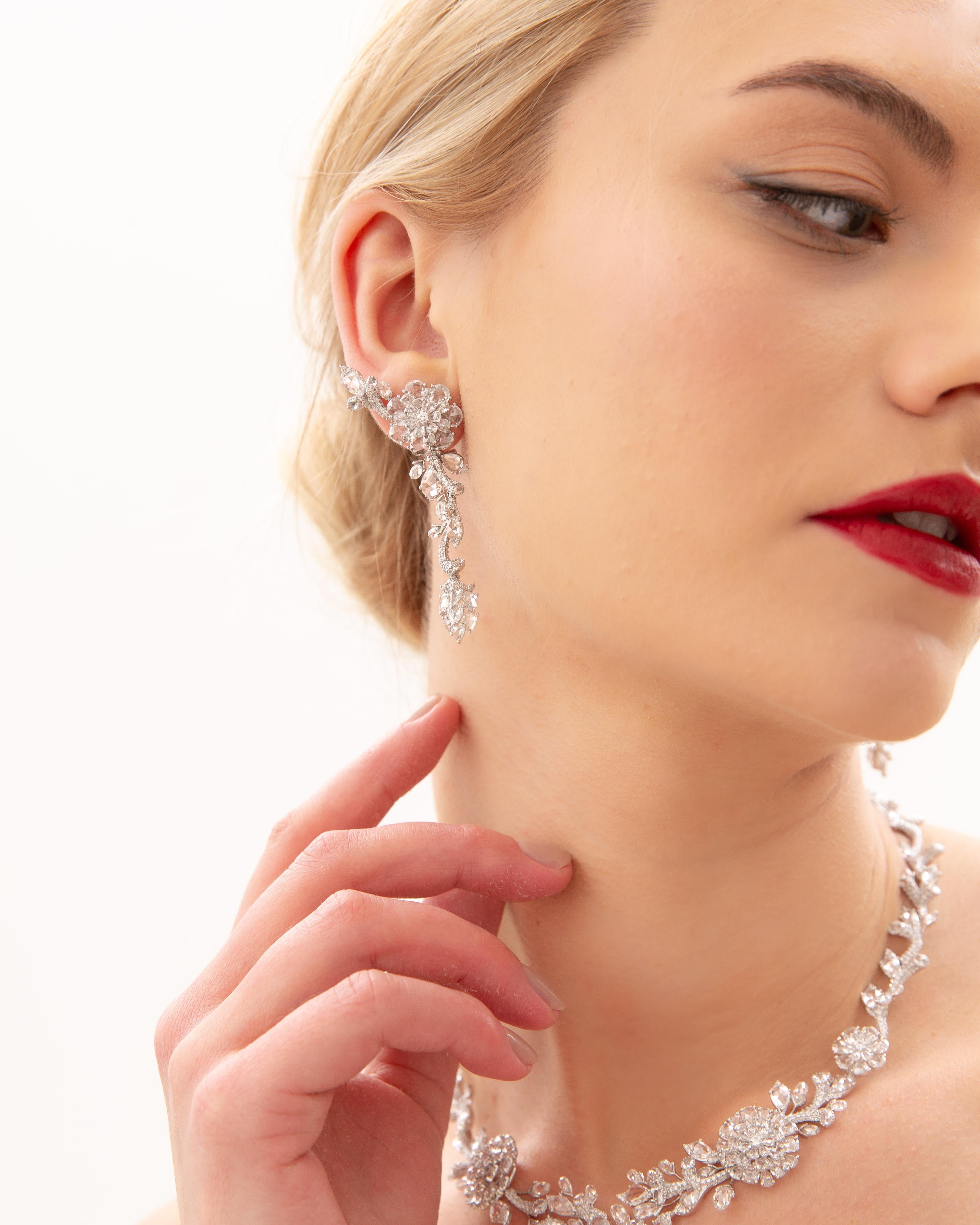 18 Karat White Gold 48.44 Carat Rose Cut Diamond Contemporary Statement Necklace For Sale 1