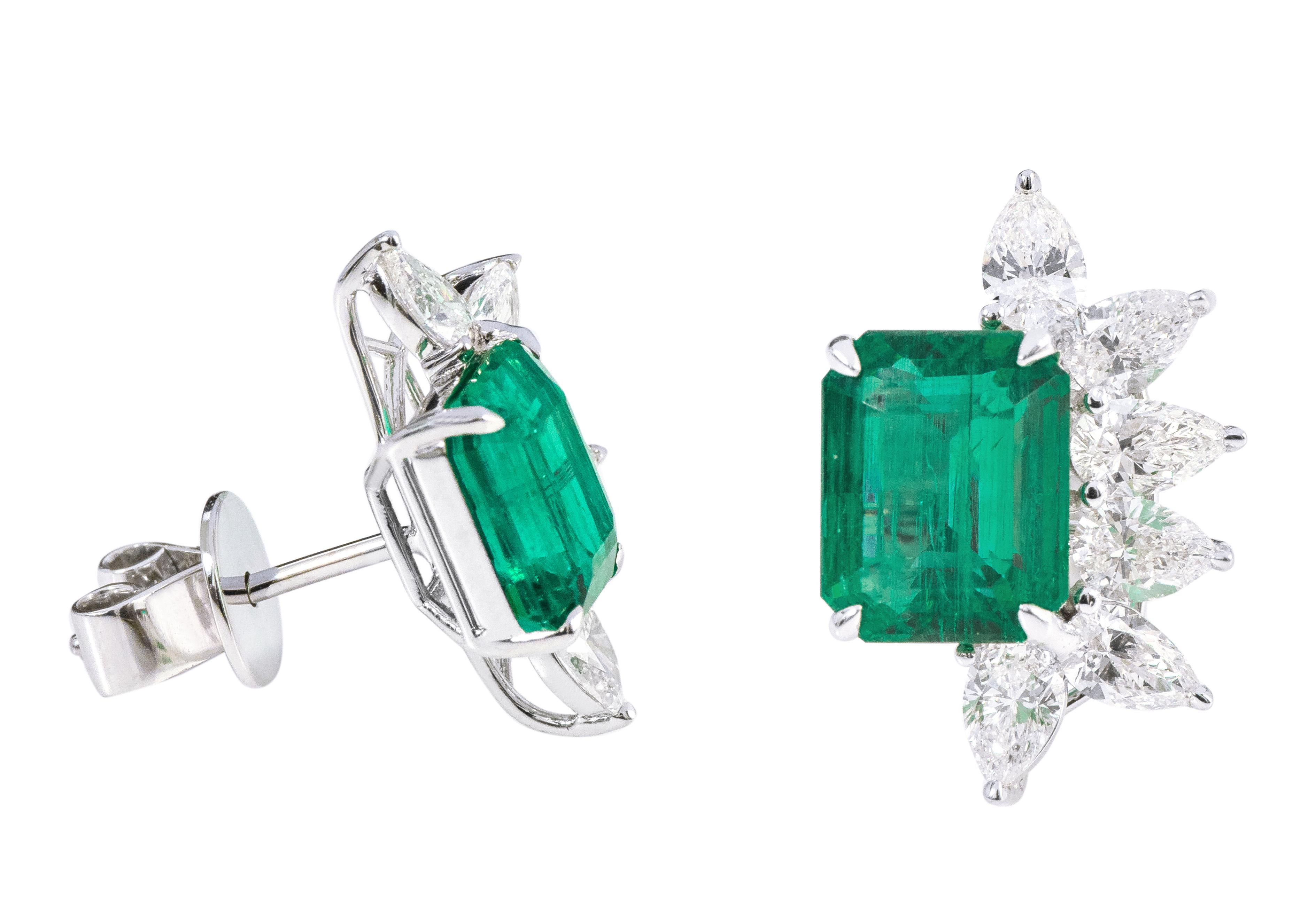 18 Karat White Gold 5.07 Carat Natural Emerald and Diamond Modulation Stud Earrings

This magnificent imperial green emerald and diamond earring is sensational. The exquisite solitaire emerald cut emerald with a leveled up and down solitaire