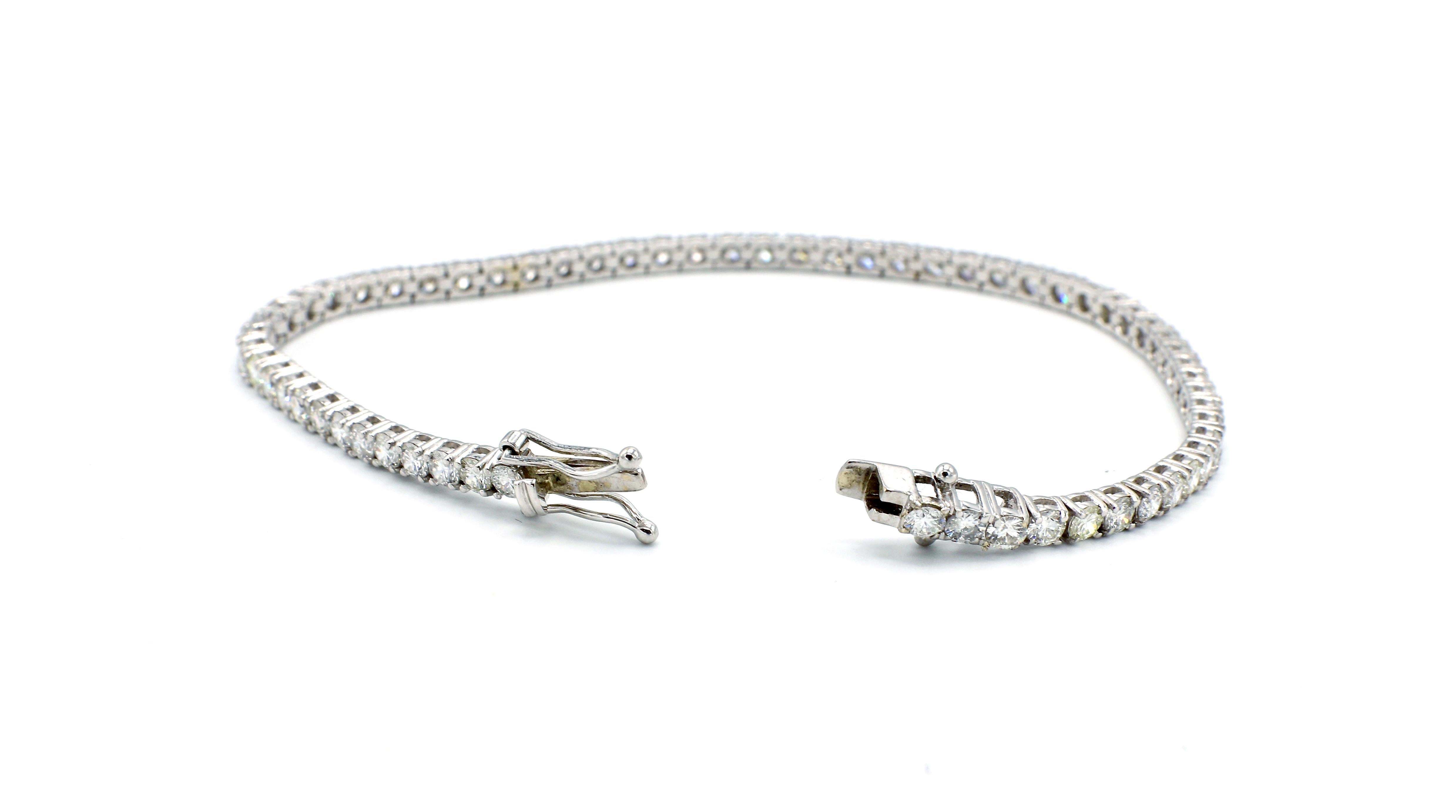 18 Karat White Gold 5.11 Carat Round Natural Diamond Tennis Line Bracelet For Sale 1