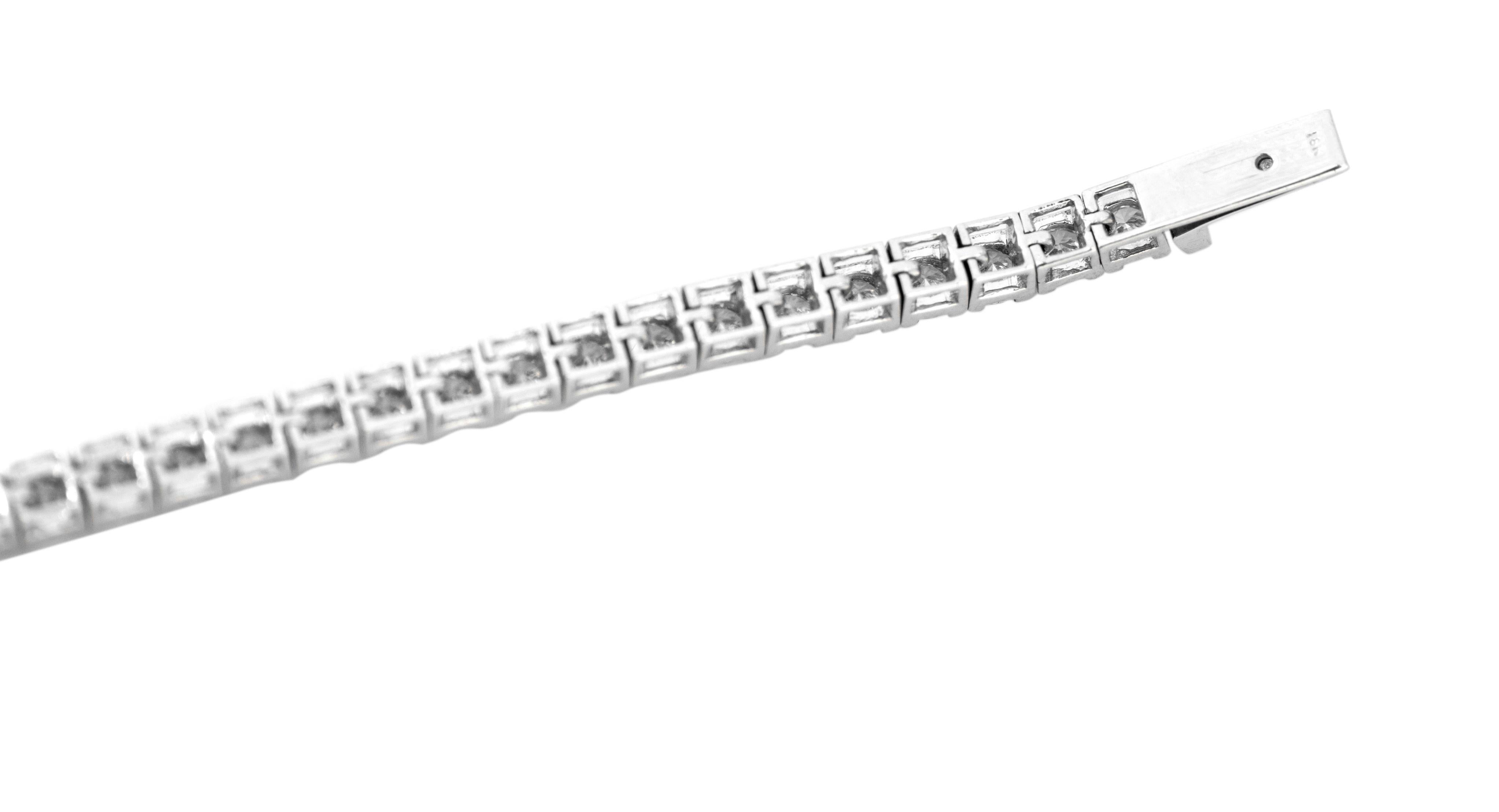 18 Karat White Gold 5.14 Carat Brilliant-Cut Diamond Tennis Bracelet Modern For Sale 3