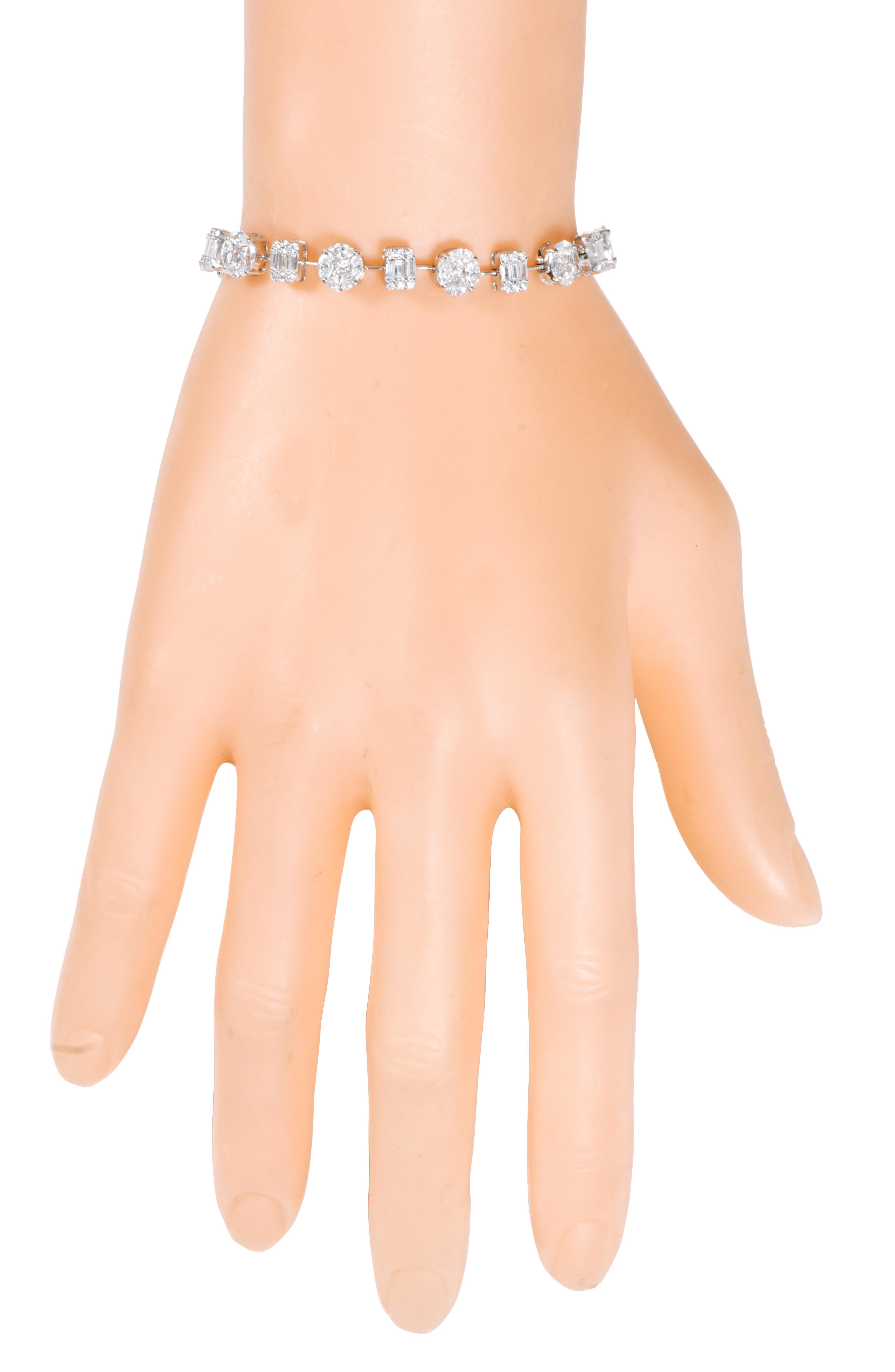 Princess Cut 18 Karat White Gold 5.20 Carat Diamond Tennis Bracelet For Sale