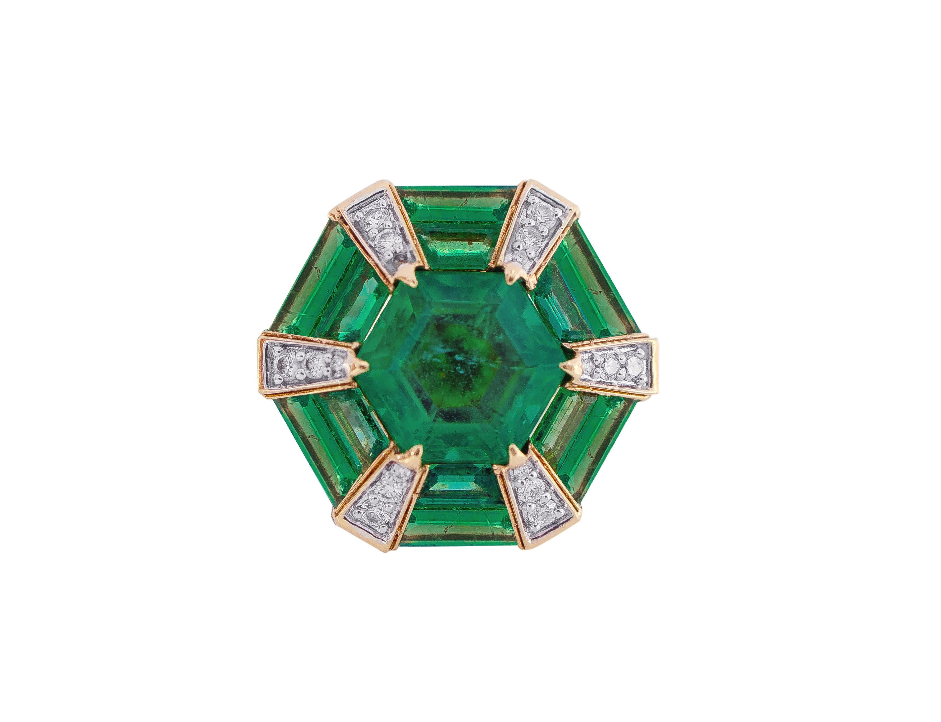 Women's 18 Karat White Gold 5.31 Carat Natural Emerald Hexagon and Diamond Cocktail Ring For Sale