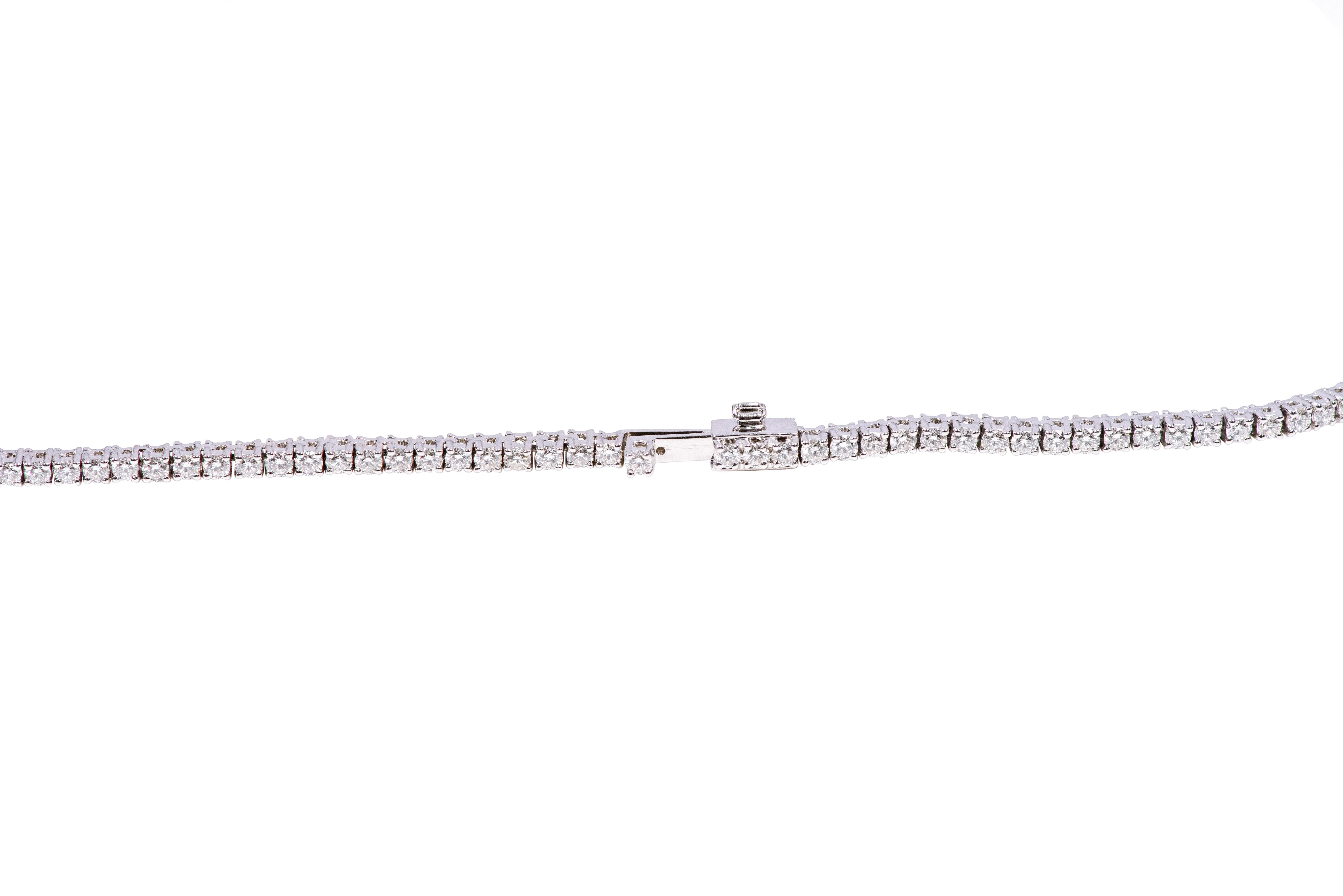 18 Karat White Gold 5.35 Carat Brilliant-Cut Diamond Tennis Necklace In New Condition For Sale In Jaipur, IN