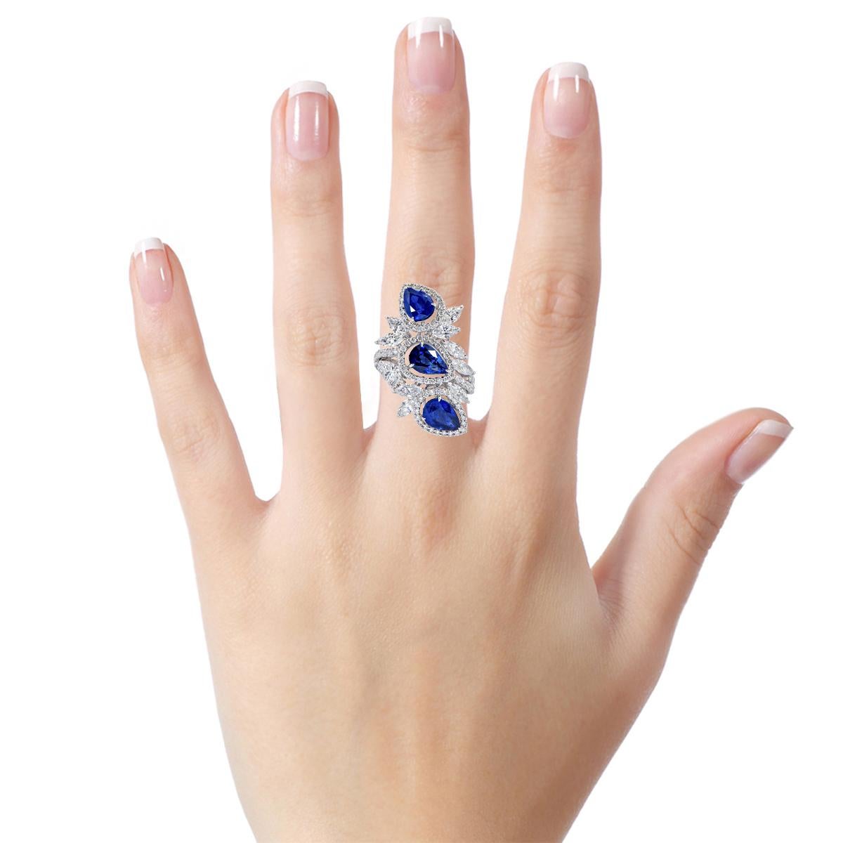 18 Karat White Gold 5.43 Carat Sapphire and Diamond Cocktail Ring For Sale 1