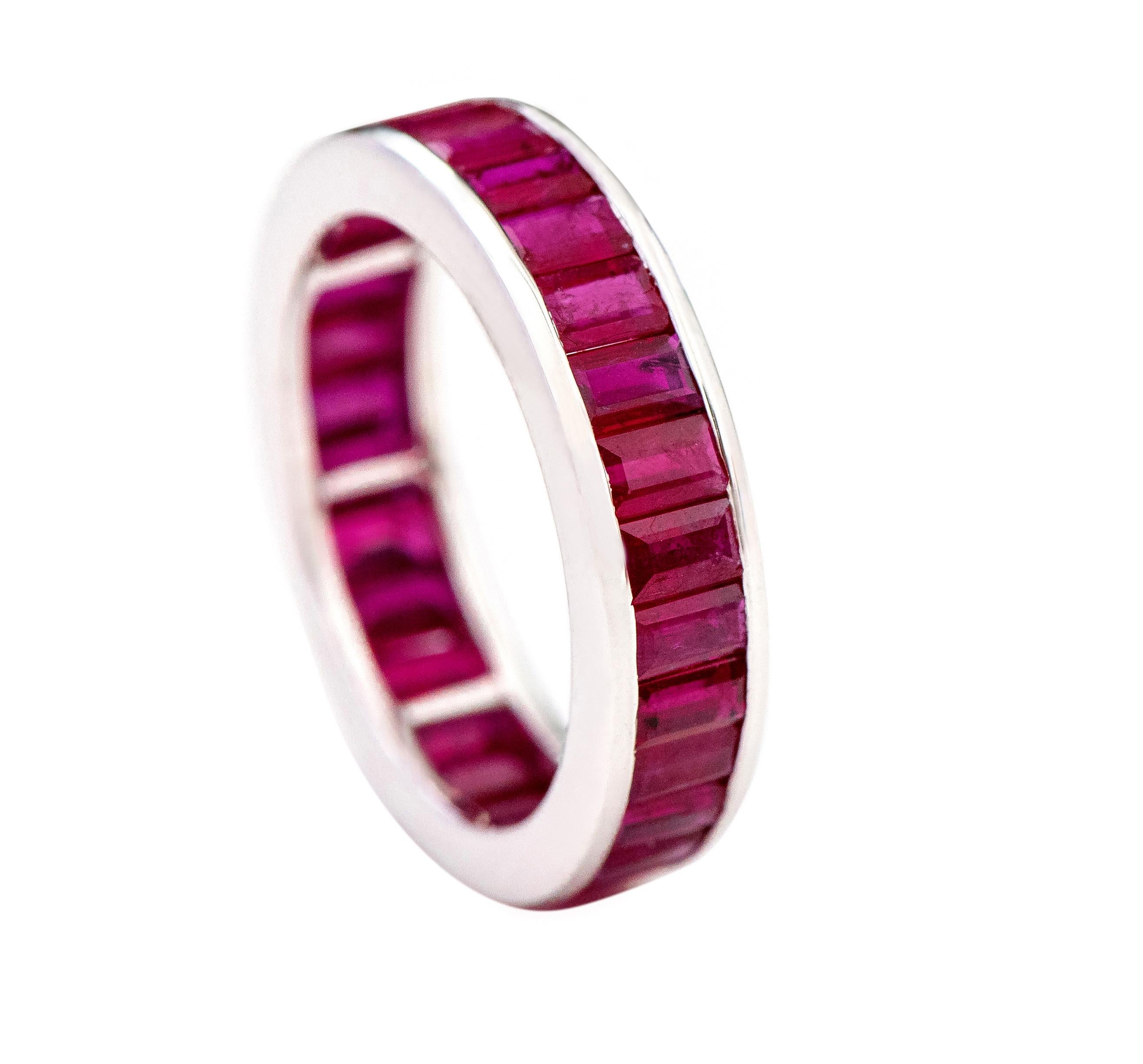 18 Karat White Gold 5.46 Carat Baguette-Cut Ruby Eternity Band Ring

This elegant vibrant red ruby band is a class apart. The buyer’s choice as it stands for an astoundingly perfect cut of baguette-cut rubies embellished in the enclosed solid white