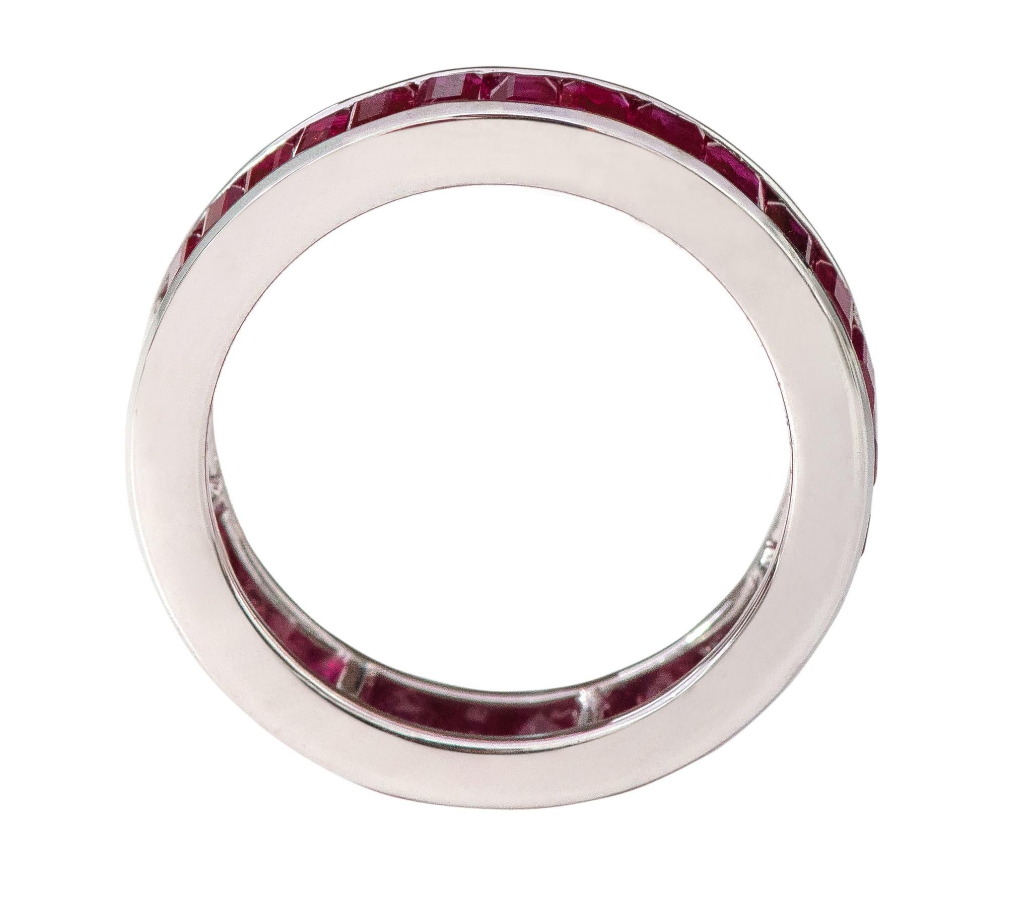 18 Karat White Gold 5.46 Carat Baguette-Cut Ruby Eternity Band Ring In New Condition For Sale In Jaipur, IN
