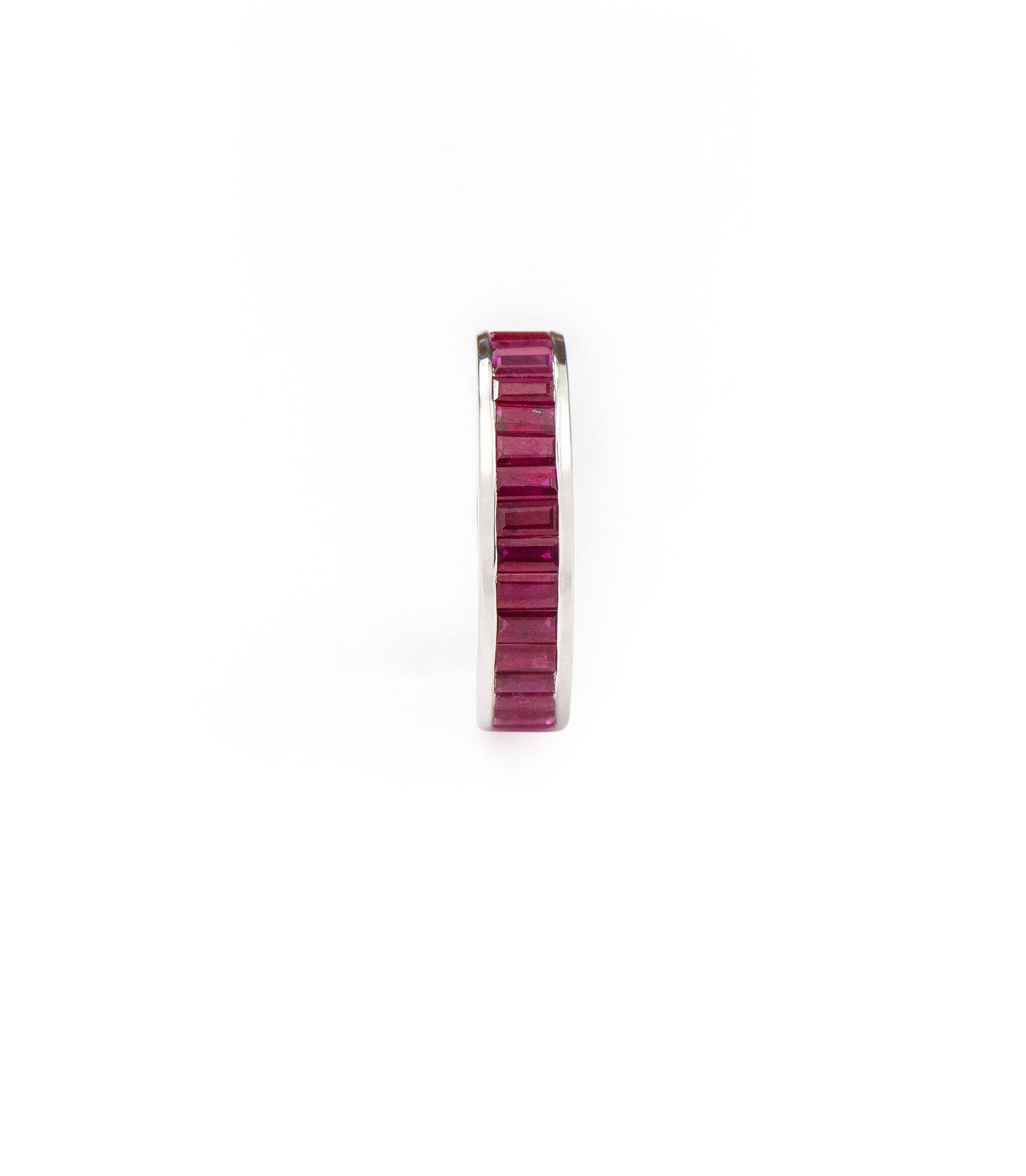 18 Karat White Gold 5.46 Carat Baguette-Cut Ruby Eternity Band Ring For Sale 7