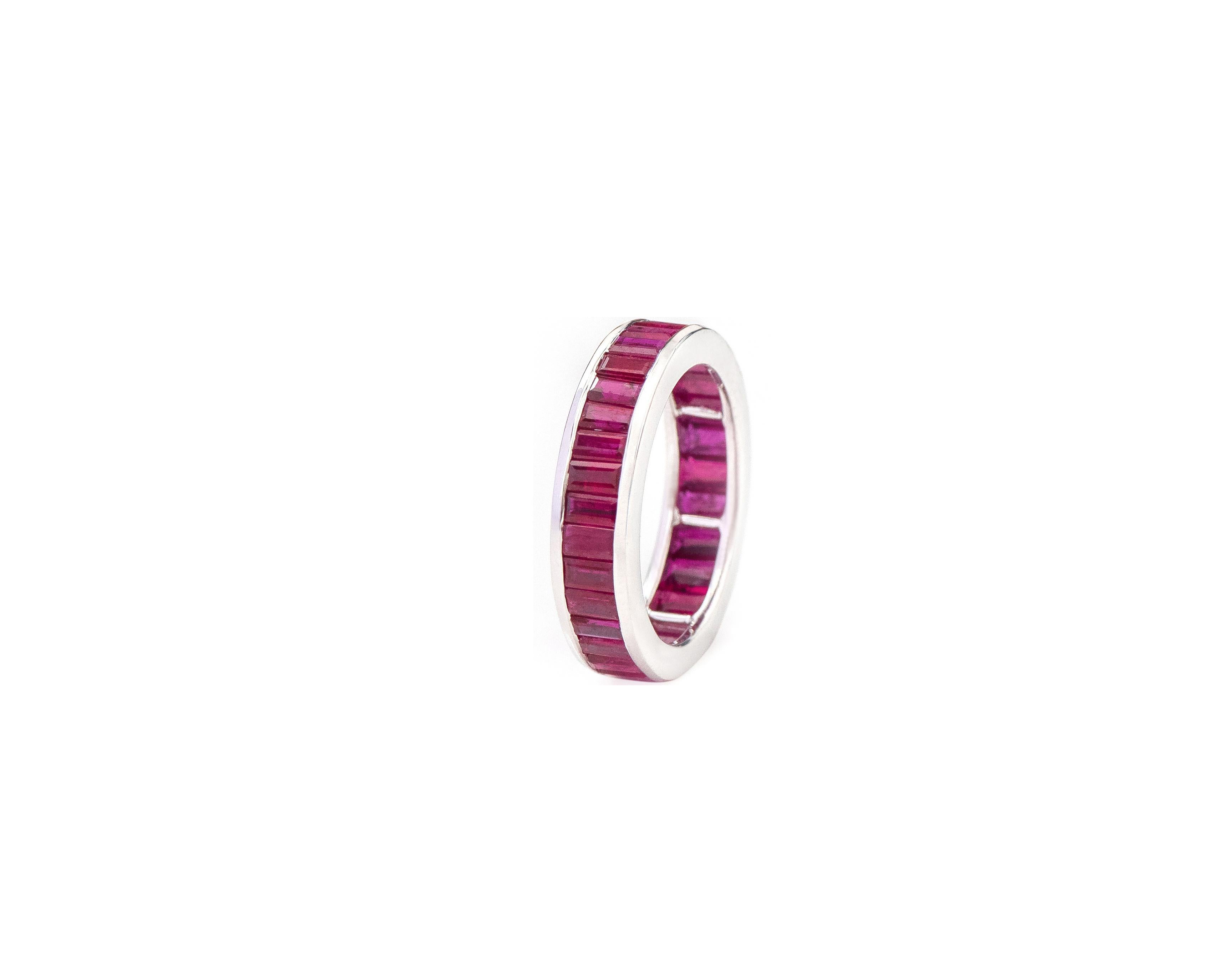 18 Karat White Gold 5.46 Carat Baguette-Cut Ruby Eternity Band Ring For Sale 6