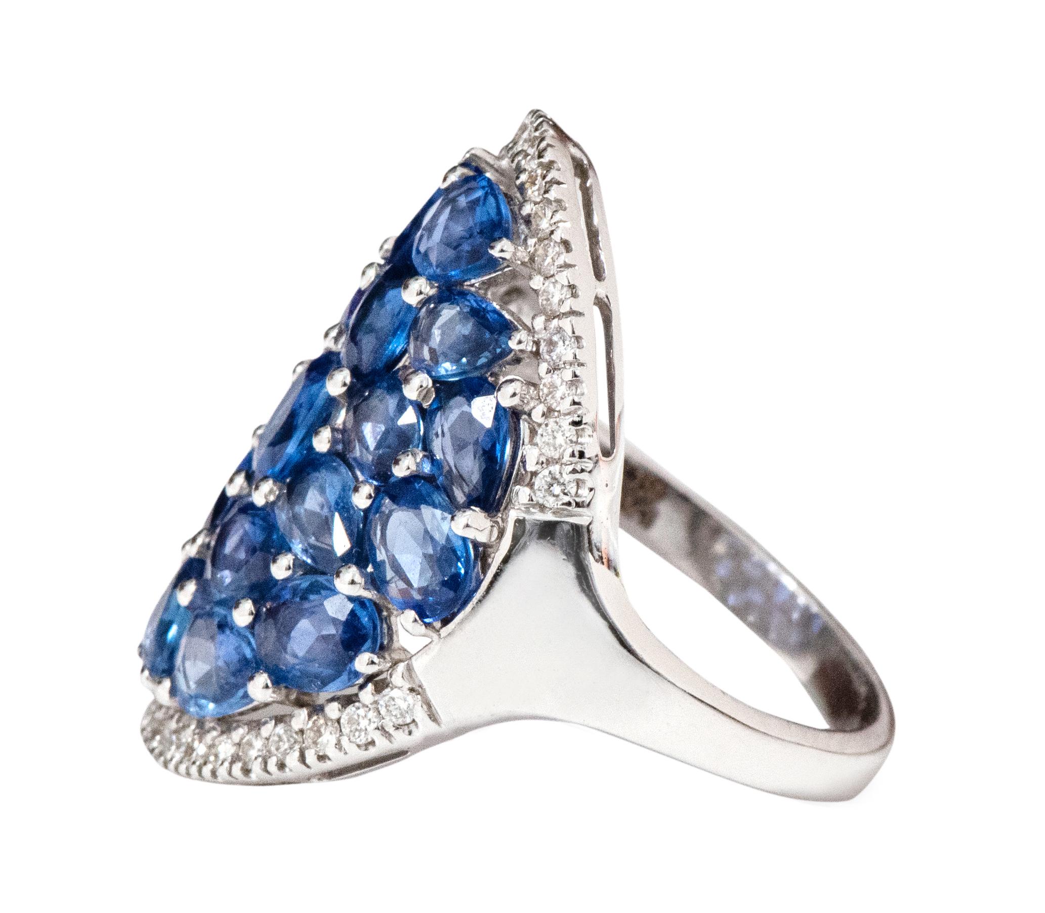 18 Karat White Gold 5.81 Carat Sapphire and Diamond Ring In New Condition For Sale In Jaipur, IN