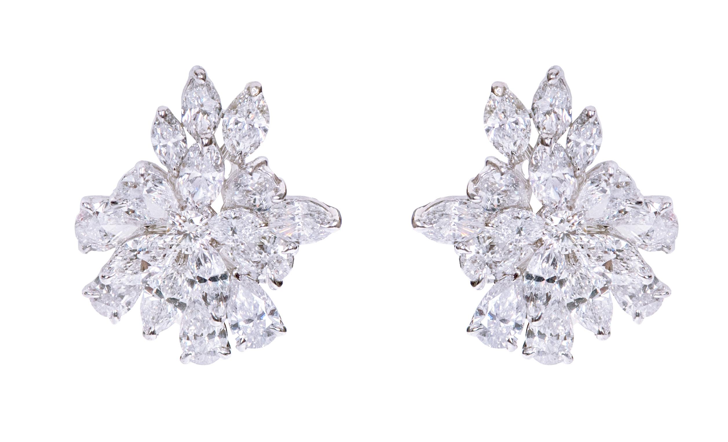 Brilliant Cut 18 Karat White Gold 5.97 Carat Diamond Modulation Cocktail Stud Earrings For Sale